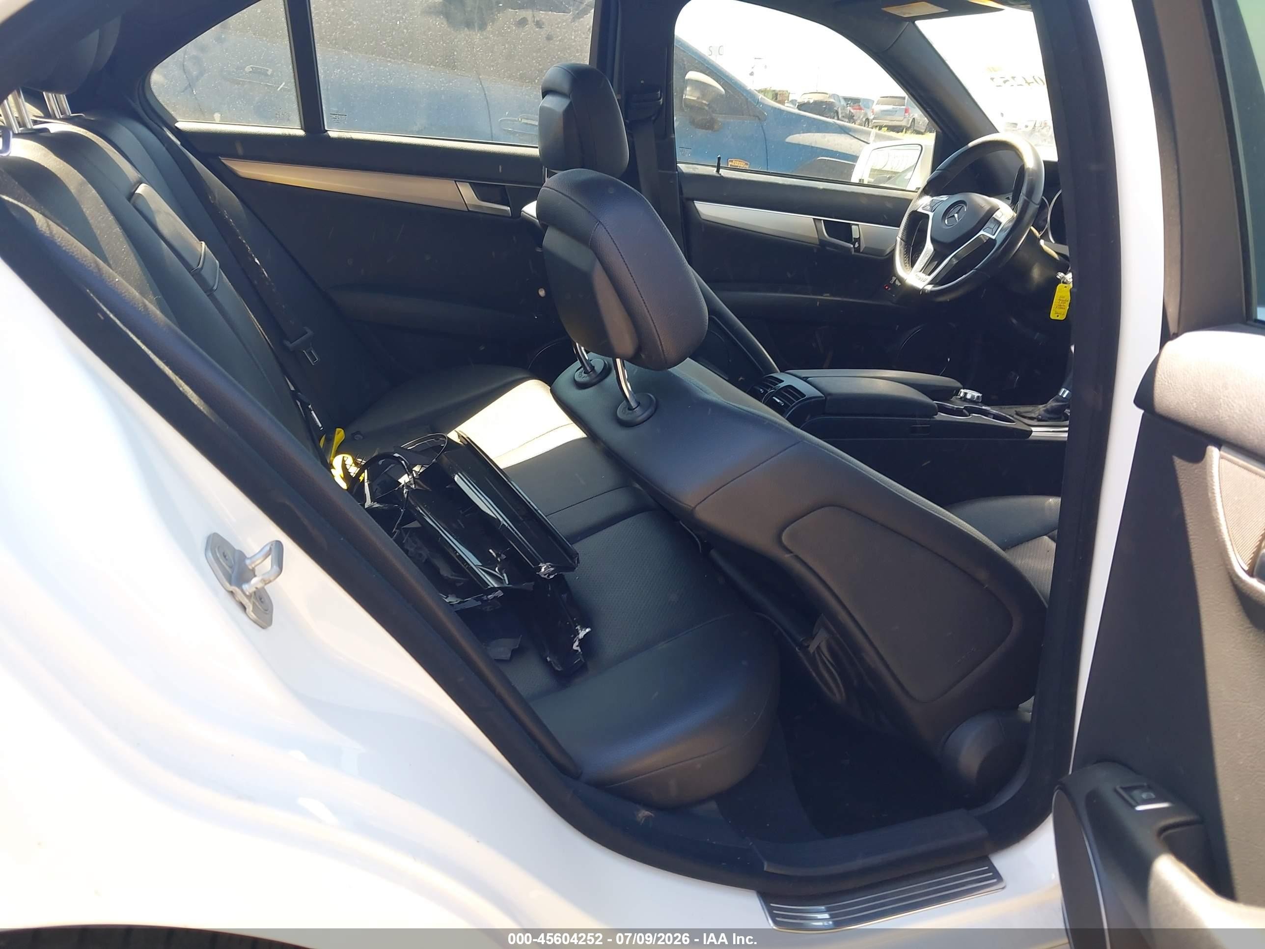 2013 Mercedes-benz C 250 Sport White vin: WDDGF4HB2DR273006