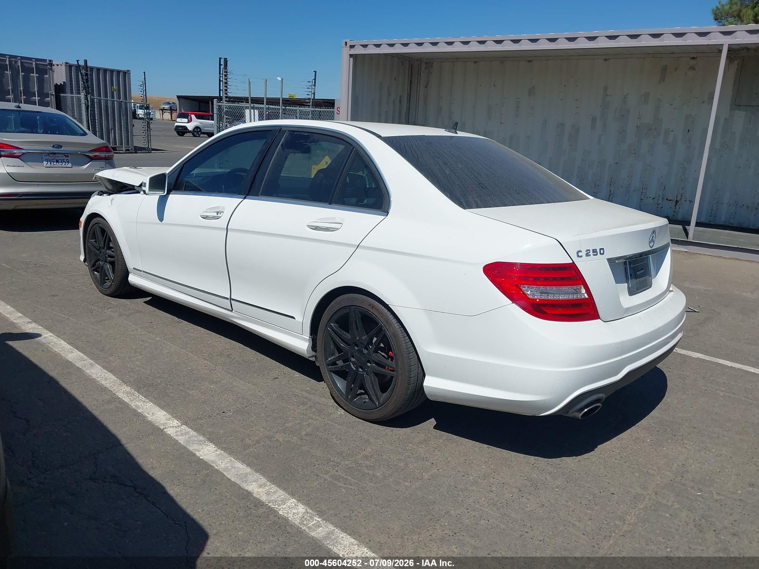 2013 Mercedes-benz C 250 Sport White vin: WDDGF4HB2DR273006