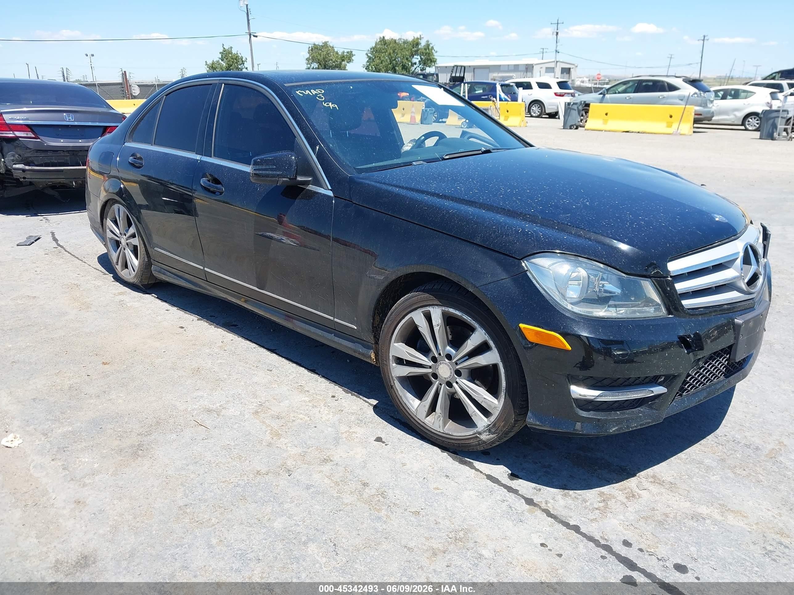 2013 Mercedes-benz C 250 Sport Черный vin: WDDGF4HB2DR290601