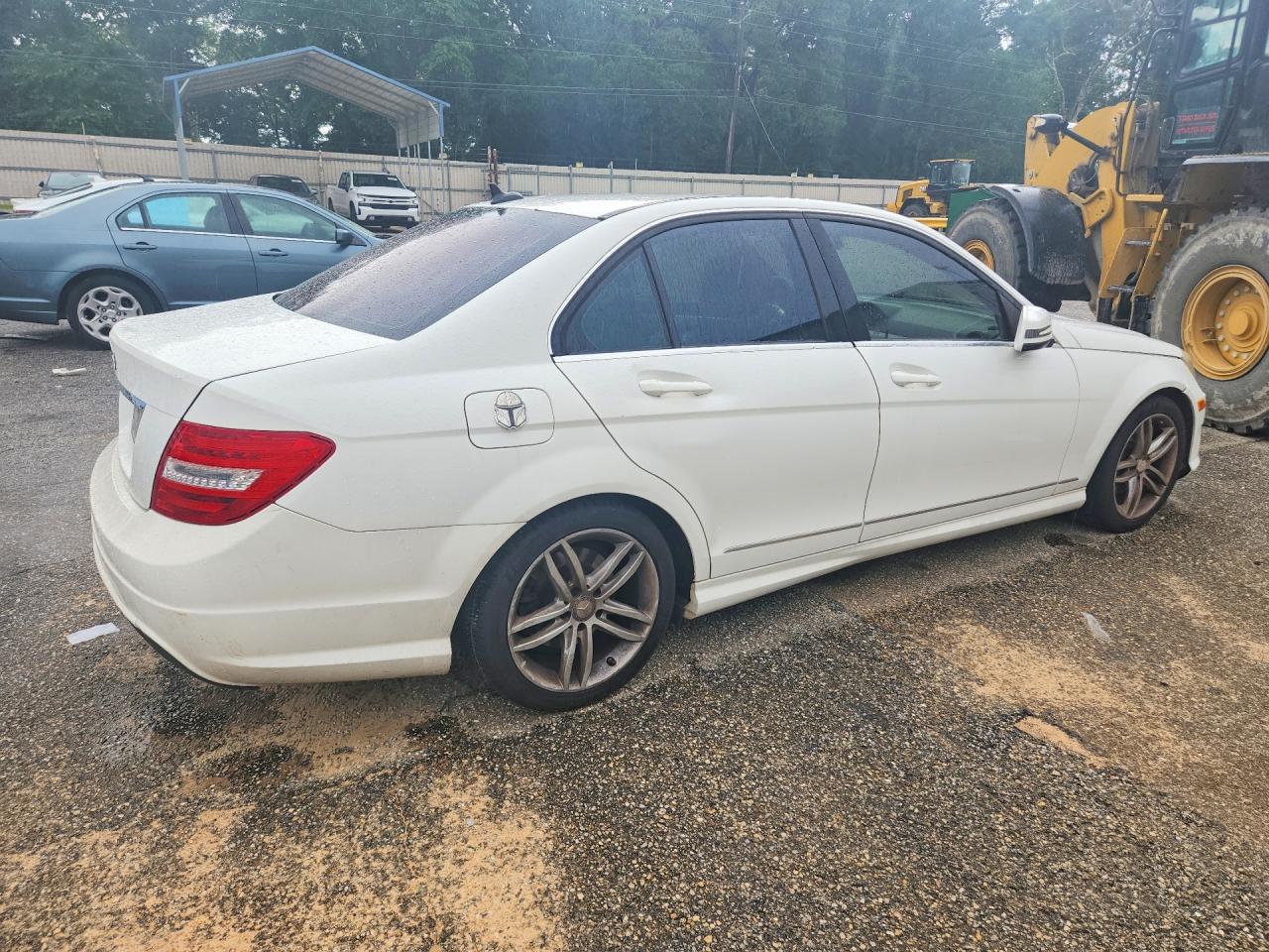 2013 Mercedes-benz C 250 White vin: WDDGF4HB2DR296334