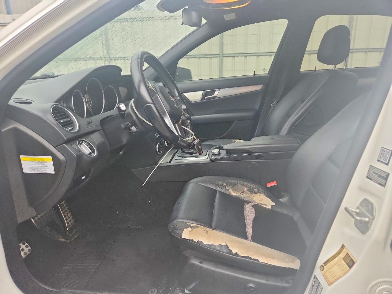 2013 Mercedes-benz C 250 White vin: WDDGF4HB2DR296334