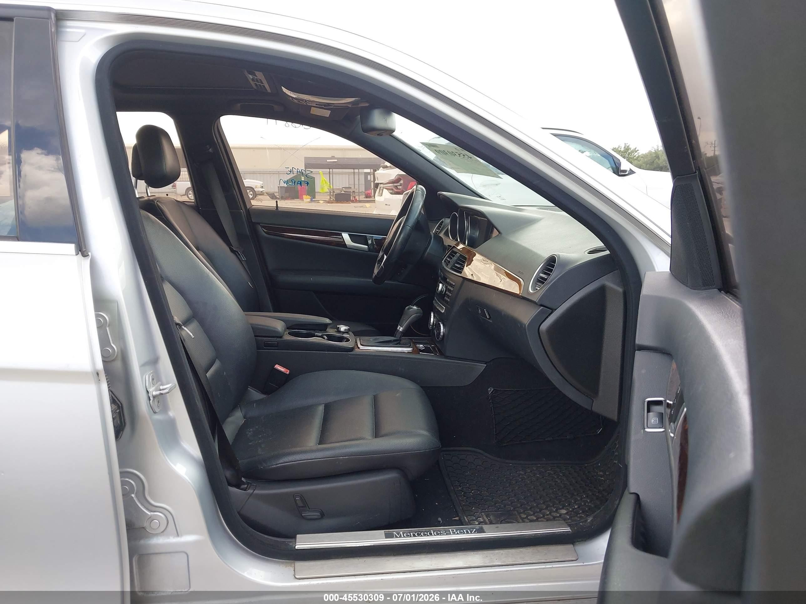 2014 Mercedes-benz C 250 Sport Серебряный vin: WDDGF4HB2EA928913