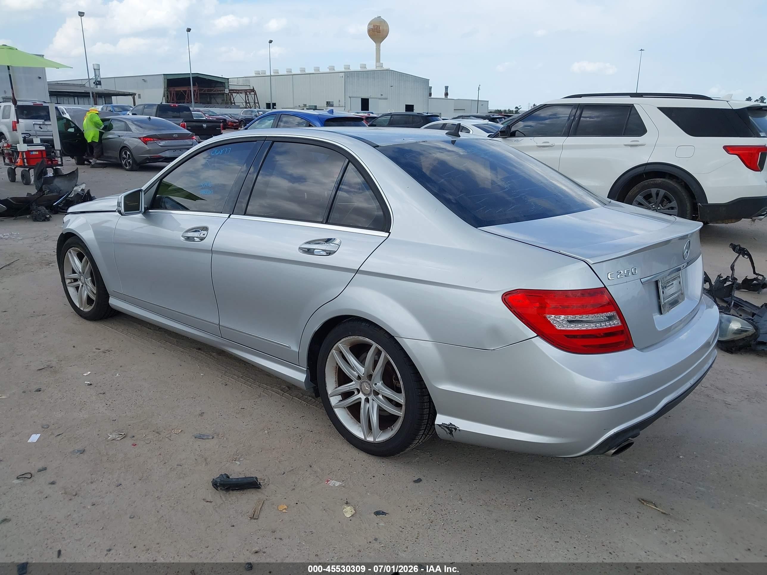 2014 Mercedes-benz C 250 Sport Серебряный vin: WDDGF4HB2EA928913