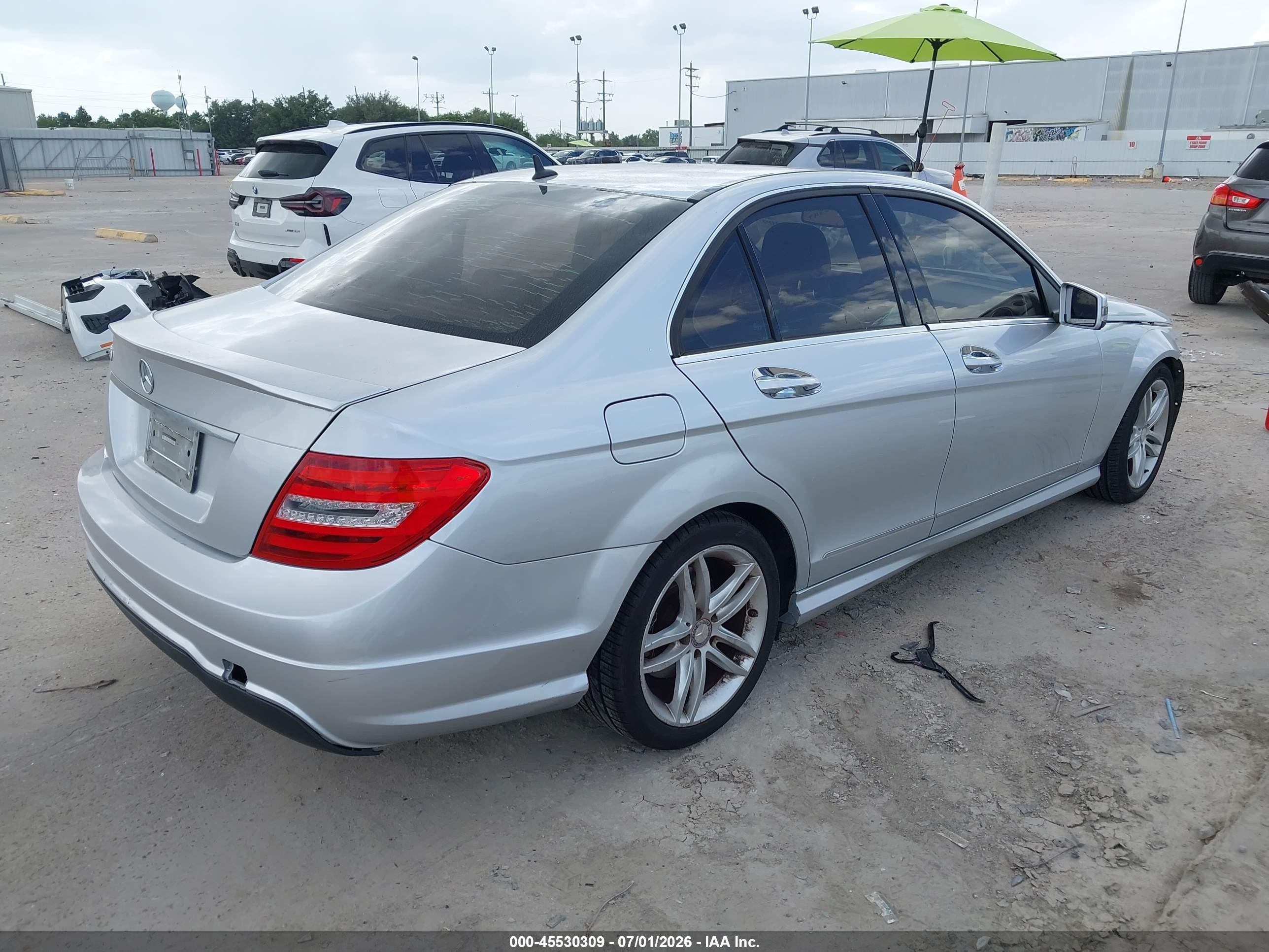 2014 Mercedes-benz C 250 Sport Серебряный vin: WDDGF4HB2EA928913