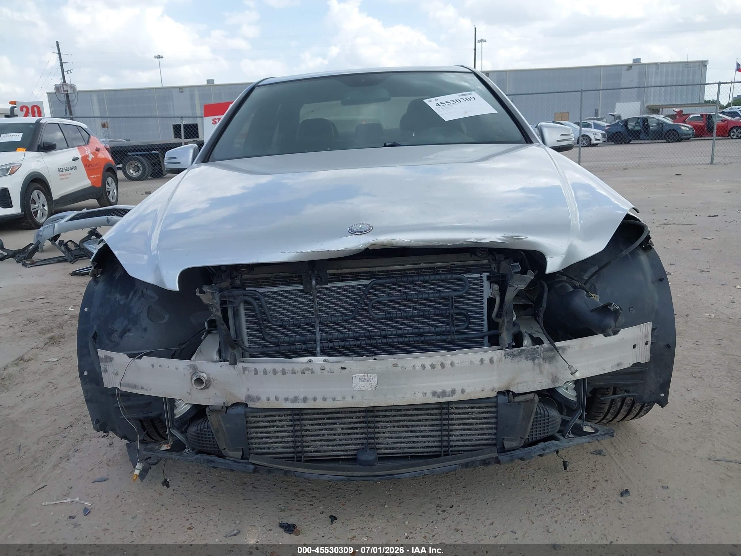 2014 Mercedes-benz C 250 Sport Серебряный vin: WDDGF4HB2EA928913
