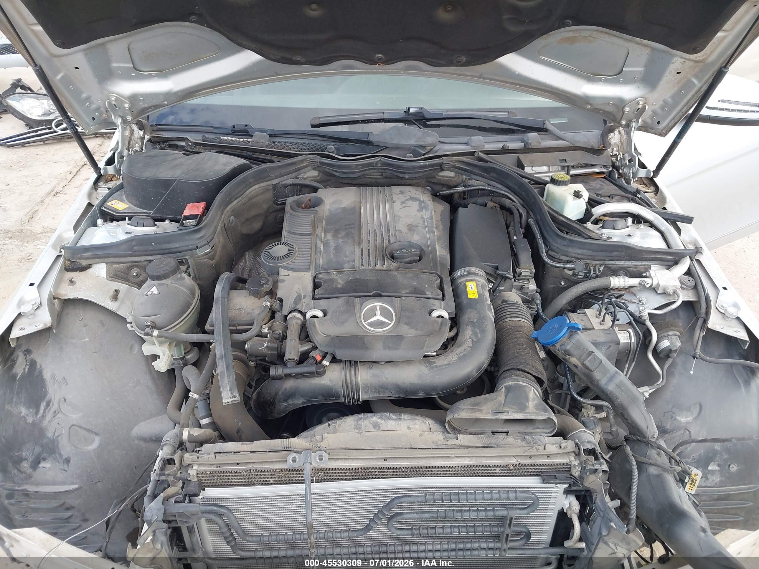 2014 Mercedes-benz C 250 Sport Серебряный vin: WDDGF4HB2EA928913