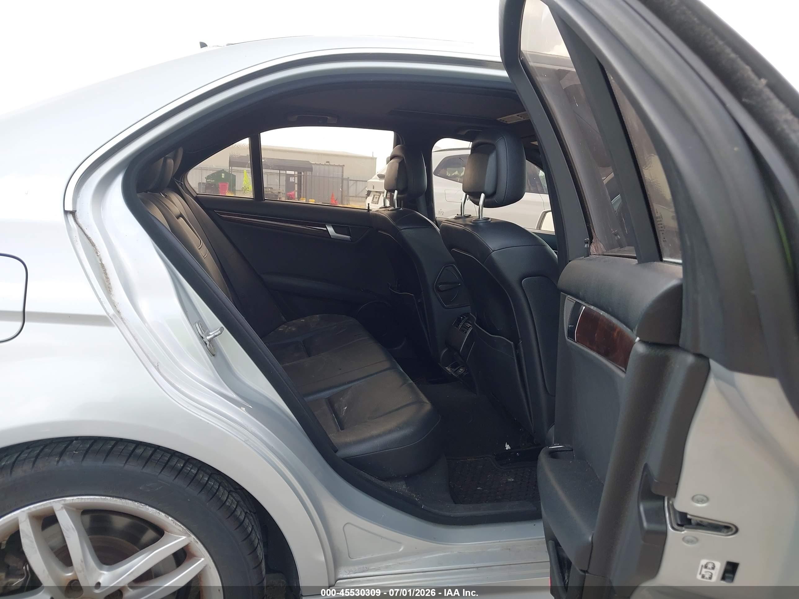 2014 Mercedes-benz C 250 Sport Серебряный vin: WDDGF4HB2EA928913