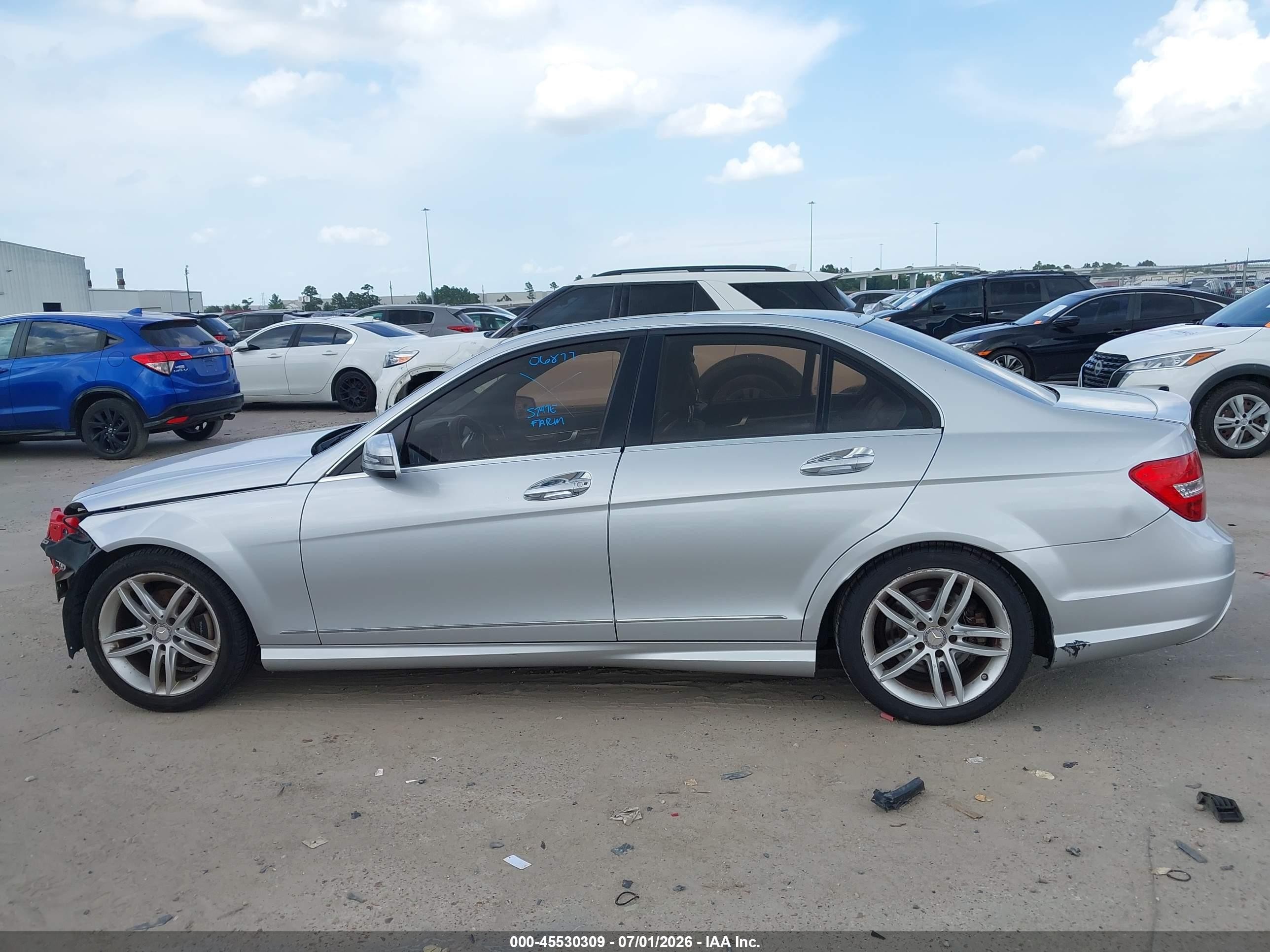 2014 Mercedes-benz C 250 Sport Серебряный vin: WDDGF4HB2EA928913