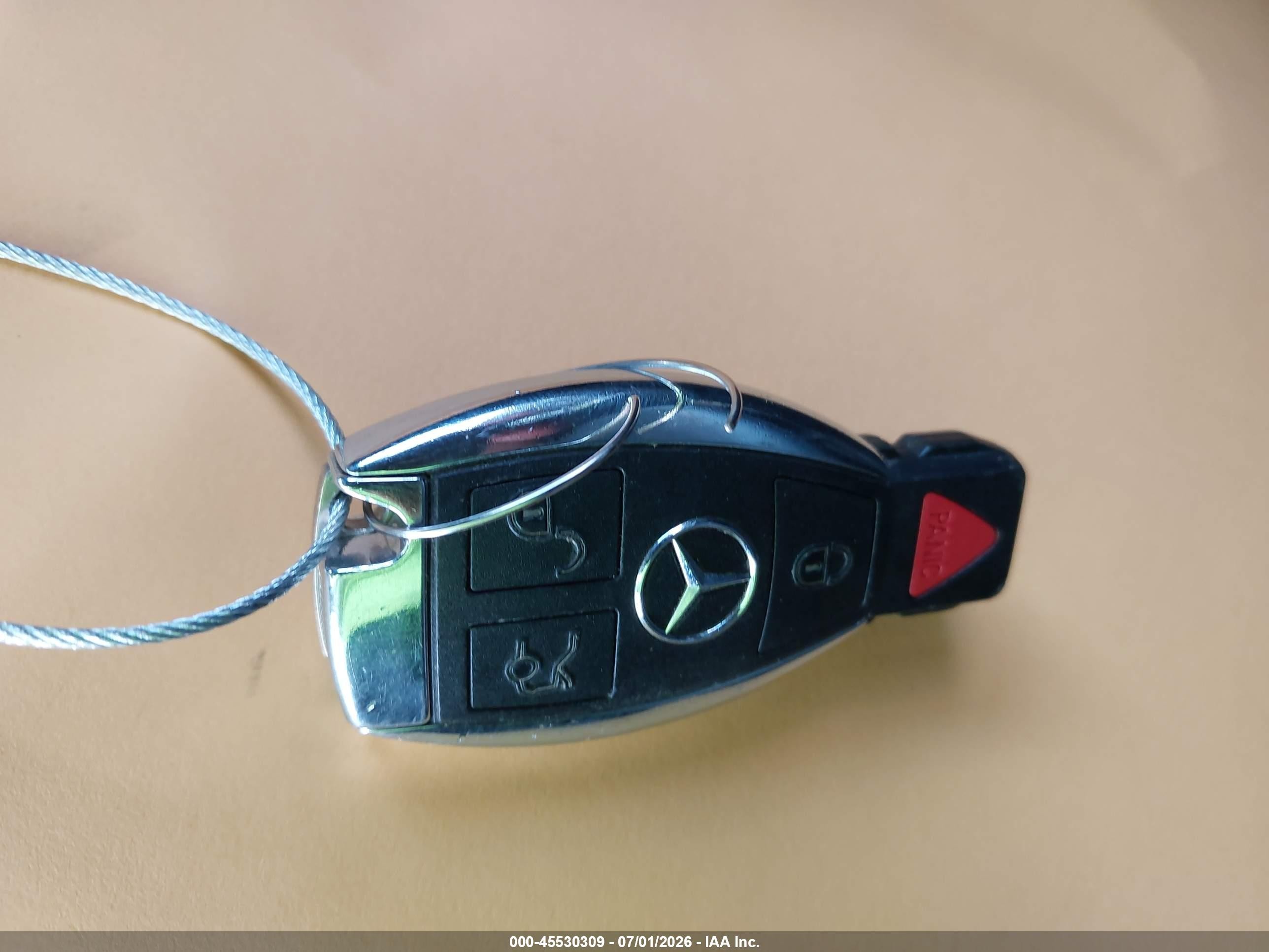 2014 Mercedes-benz C 250 Sport Серебряный vin: WDDGF4HB2EA928913