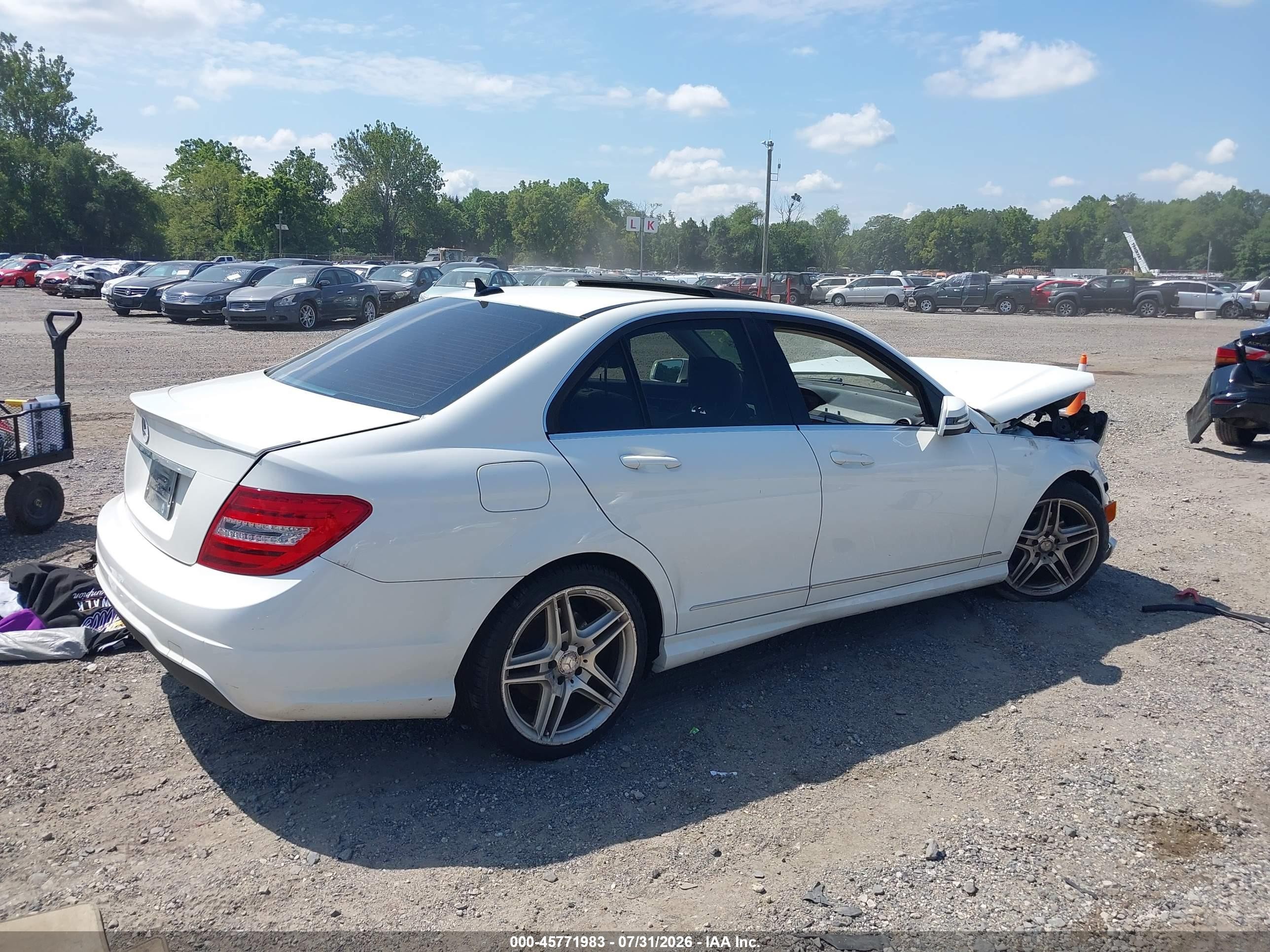 2014 Mercedes-benz C 250 Sport White vin: WDDGF4HB2EA954086