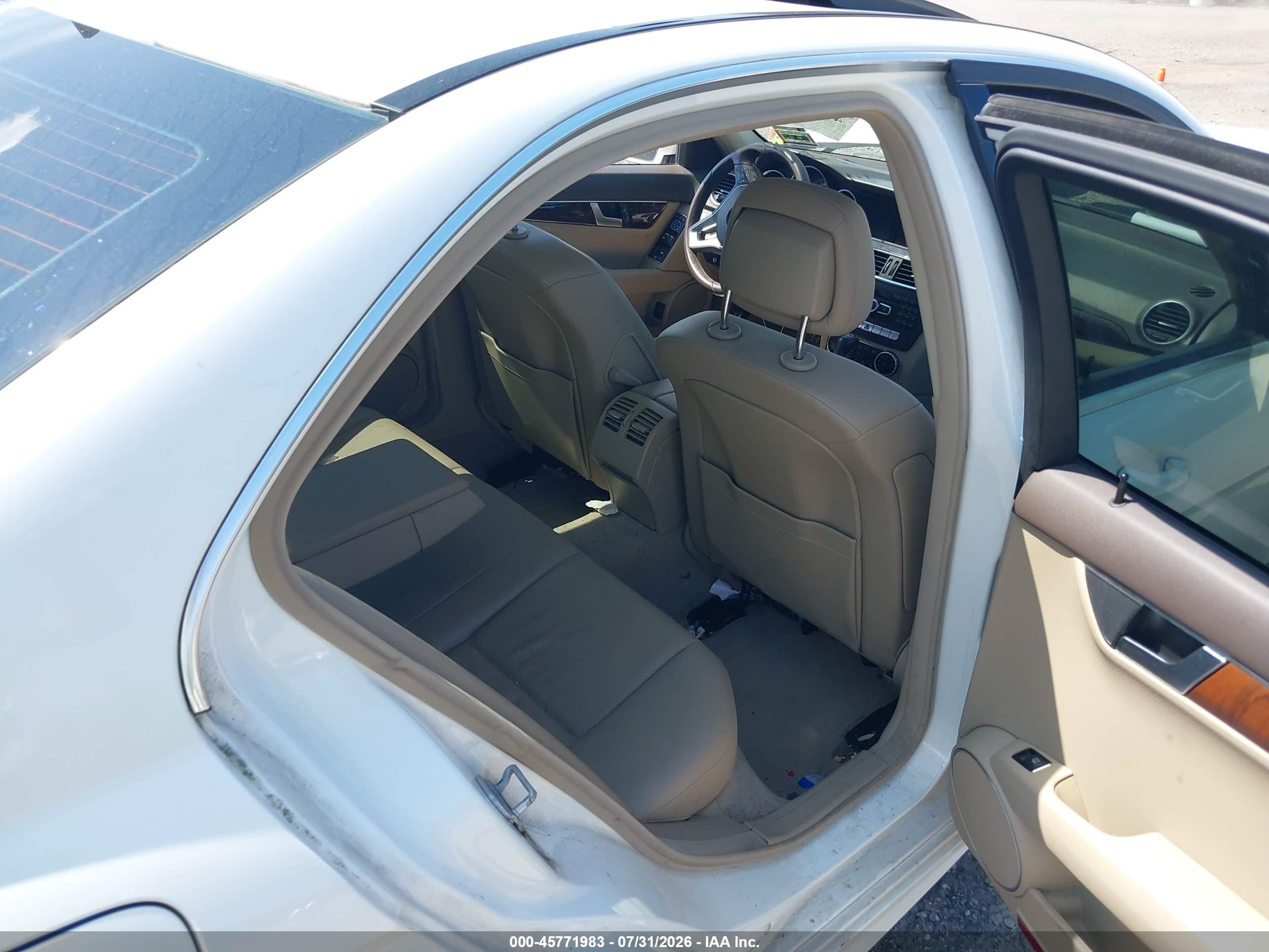 2014 Mercedes-benz C 250 Sport White vin: WDDGF4HB2EA954086