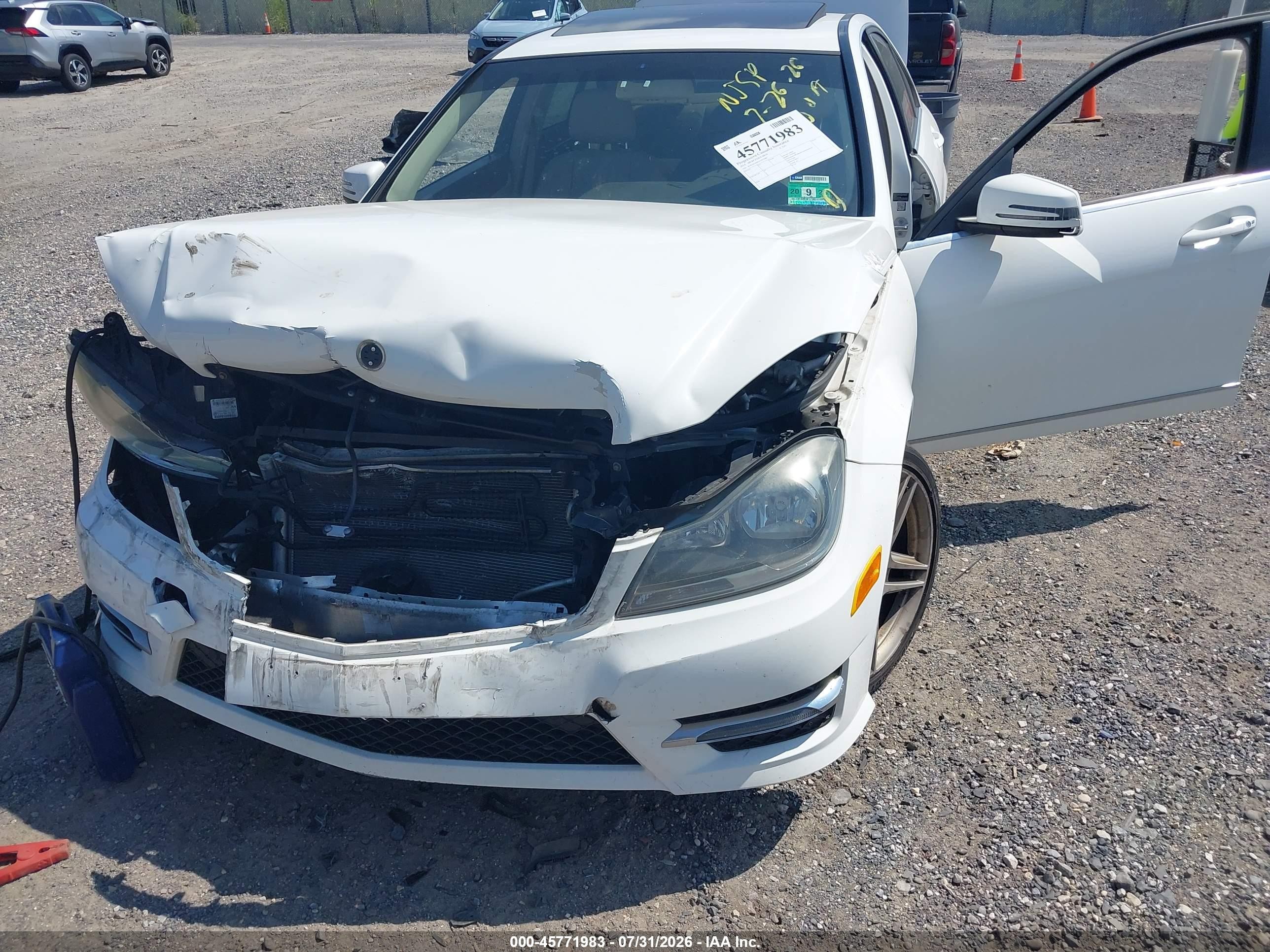 2014 Mercedes-benz C 250 Sport White vin: WDDGF4HB2EA954086