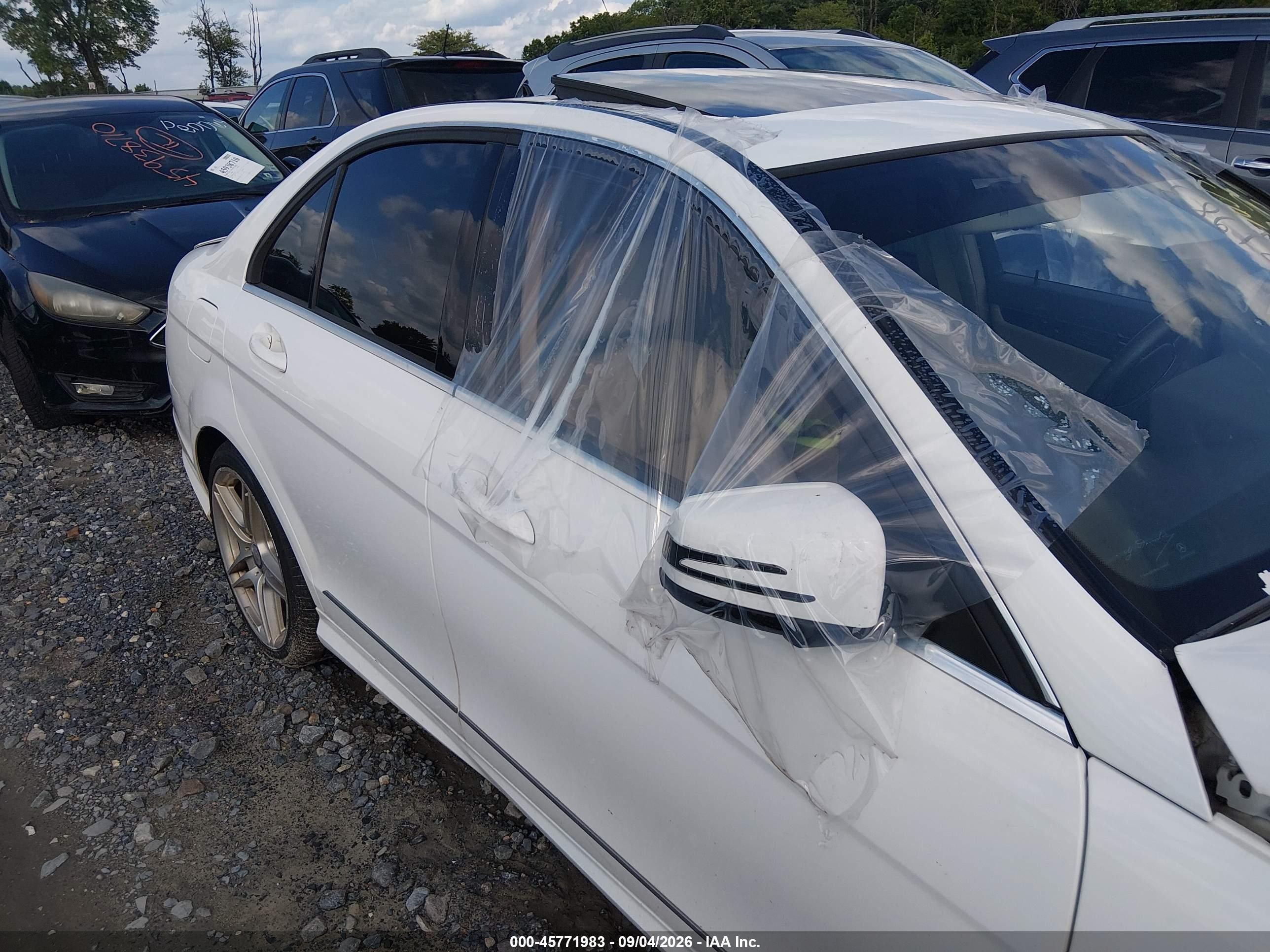 2014 Mercedes-benz C 250 Sport White vin: WDDGF4HB2EA954086