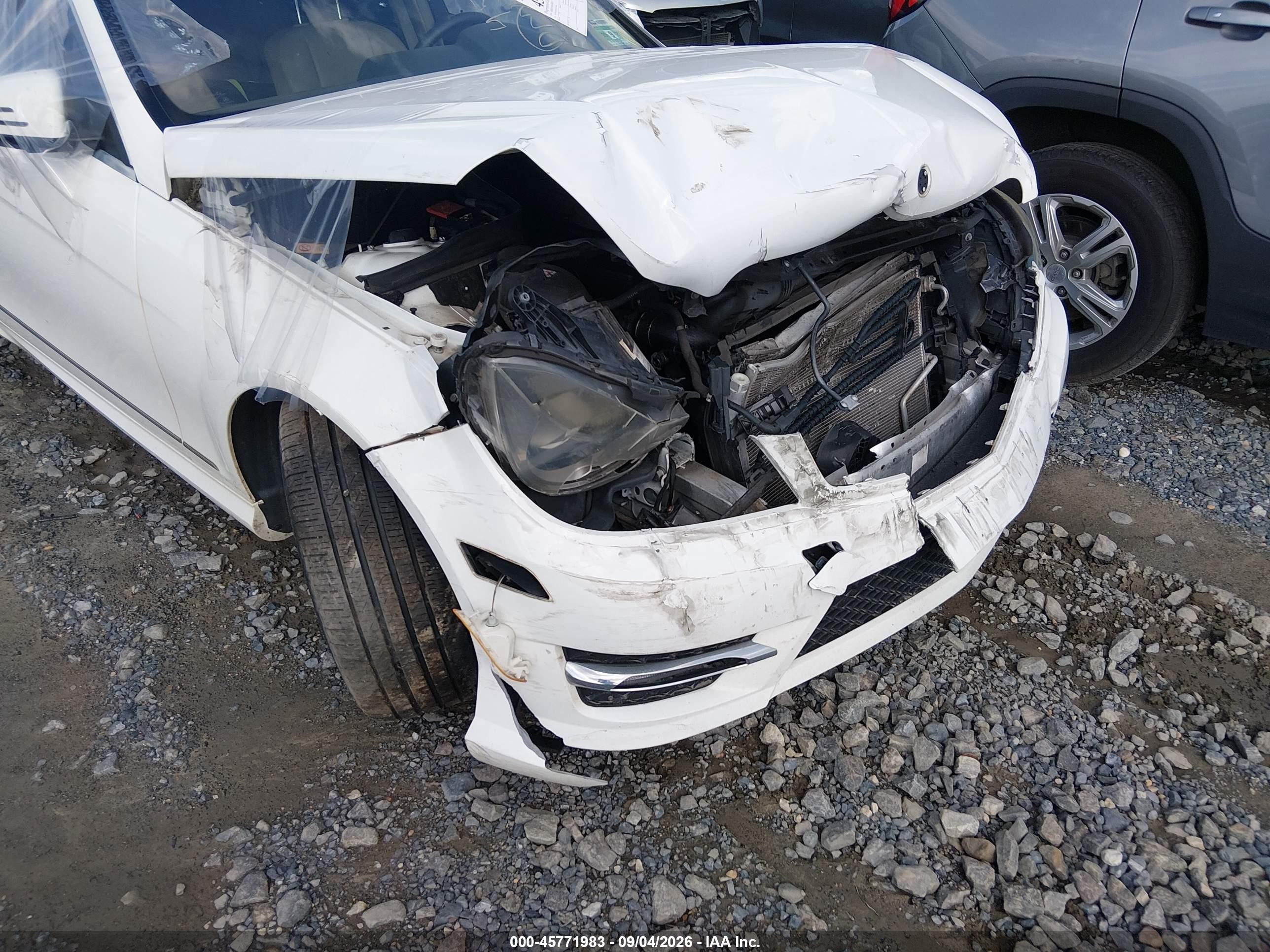 2014 Mercedes-benz C 250 Sport White vin: WDDGF4HB2EA954086