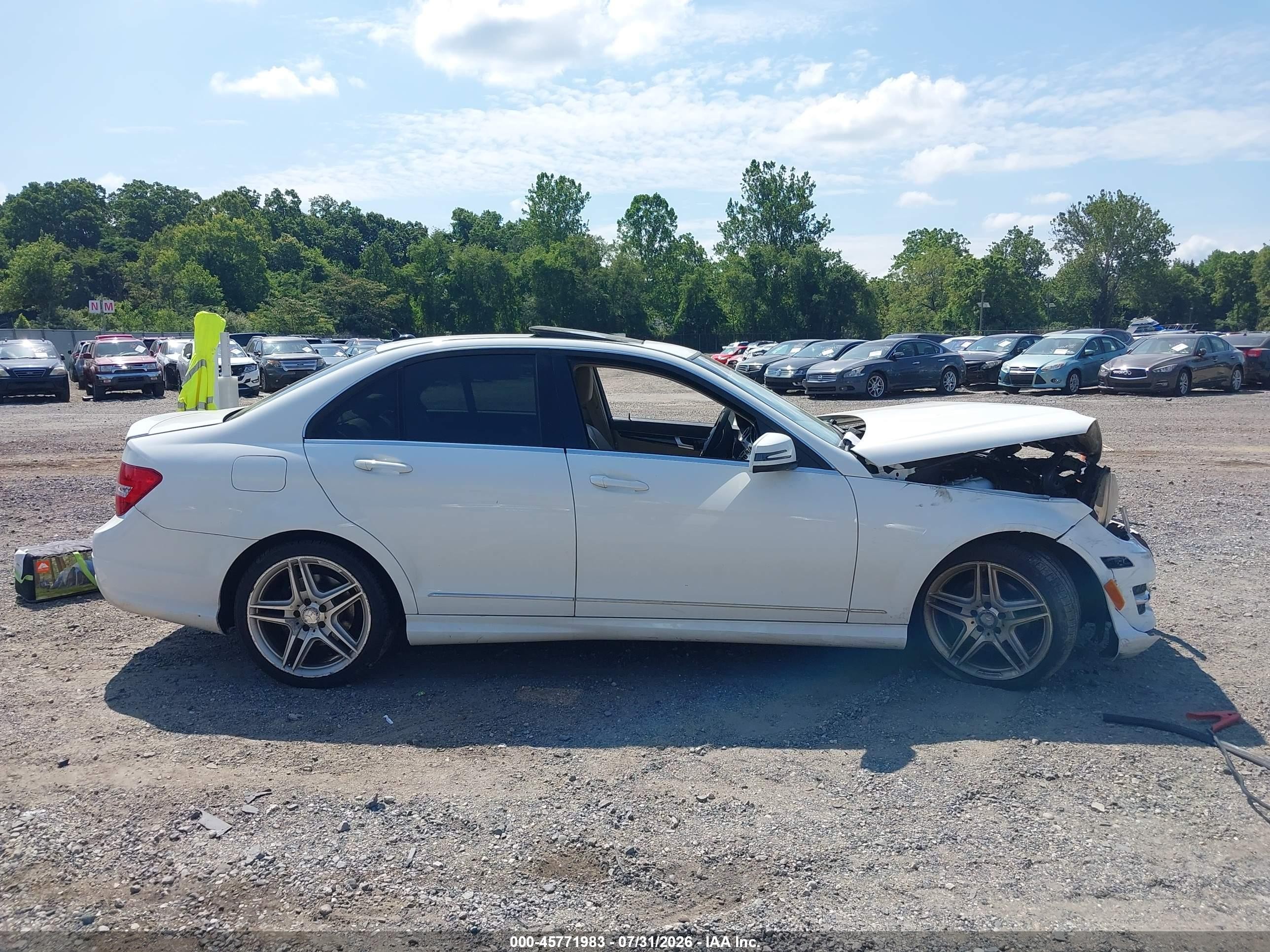 2014 Mercedes-benz C 250 Sport White vin: WDDGF4HB2EA954086
