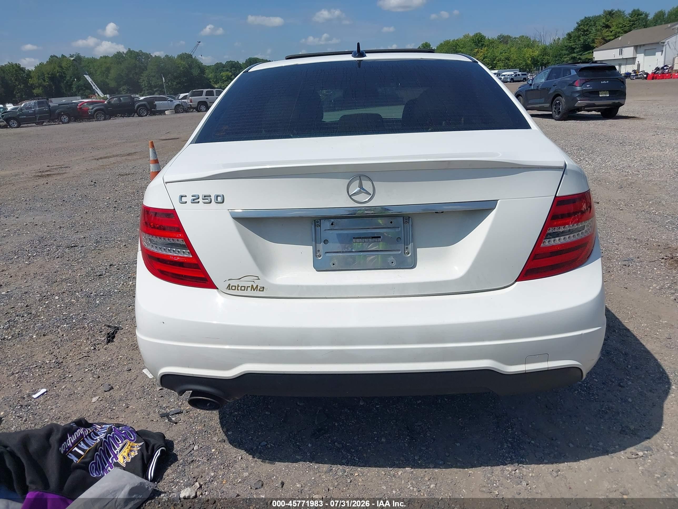 2014 Mercedes-benz C 250 Sport White vin: WDDGF4HB2EA954086