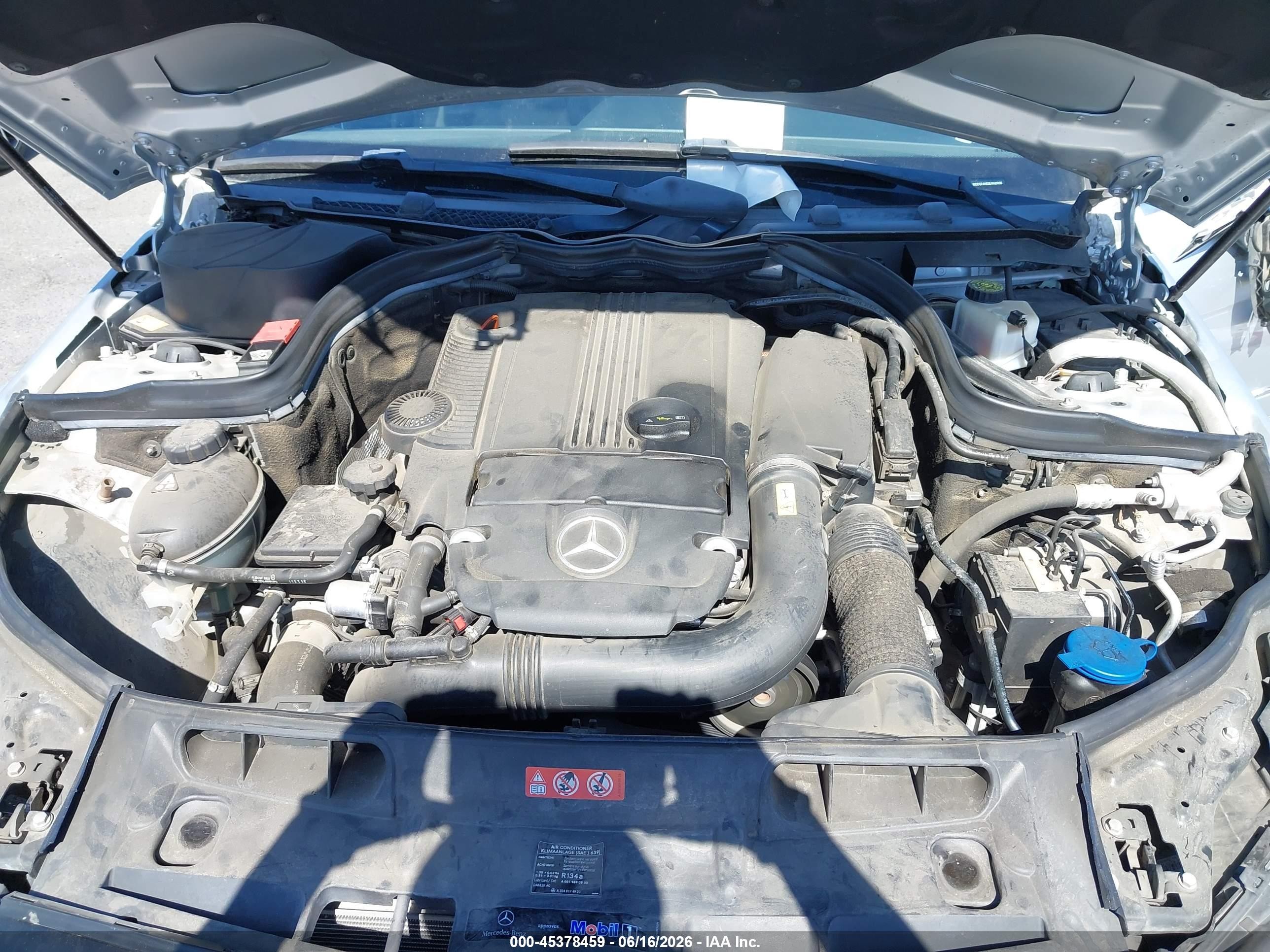 2014 Mercedes-benz C 250 Sport Серебряный vin: WDDGF4HB2EA960938