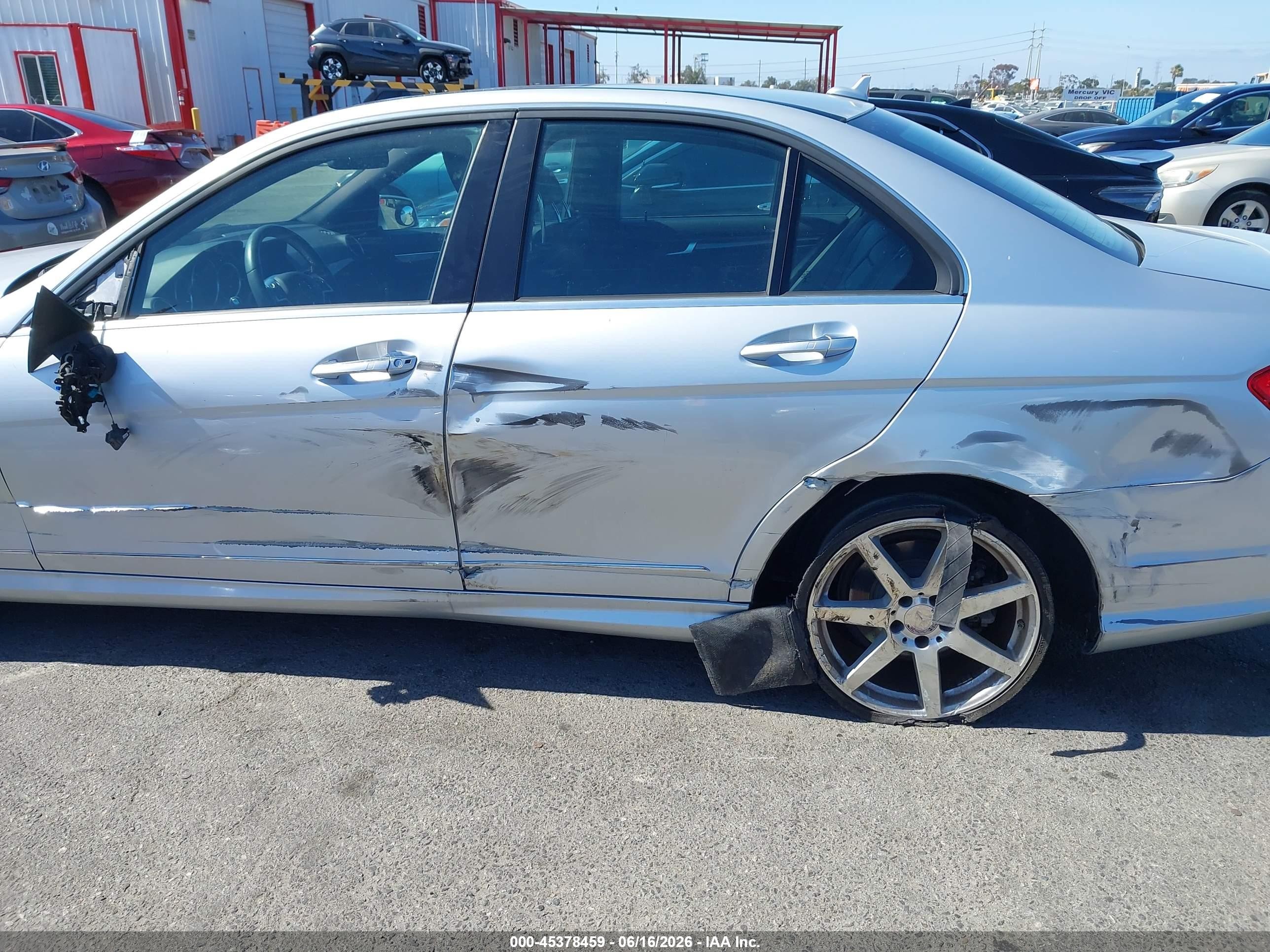 2014 Mercedes-benz C 250 Sport Серебряный vin: WDDGF4HB2EA960938