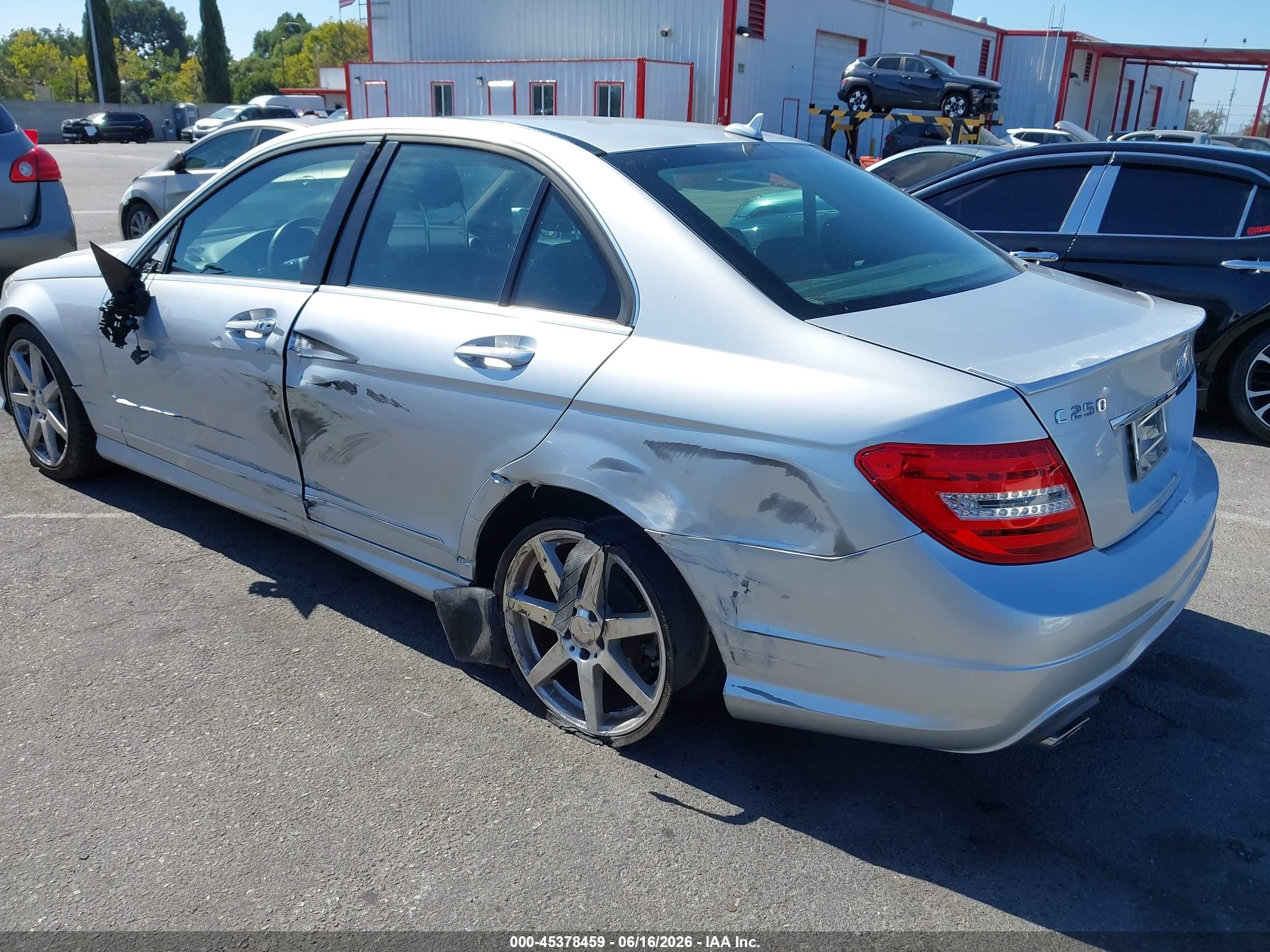 2014 Mercedes-benz C 250 Sport Серебряный vin: WDDGF4HB2EA960938