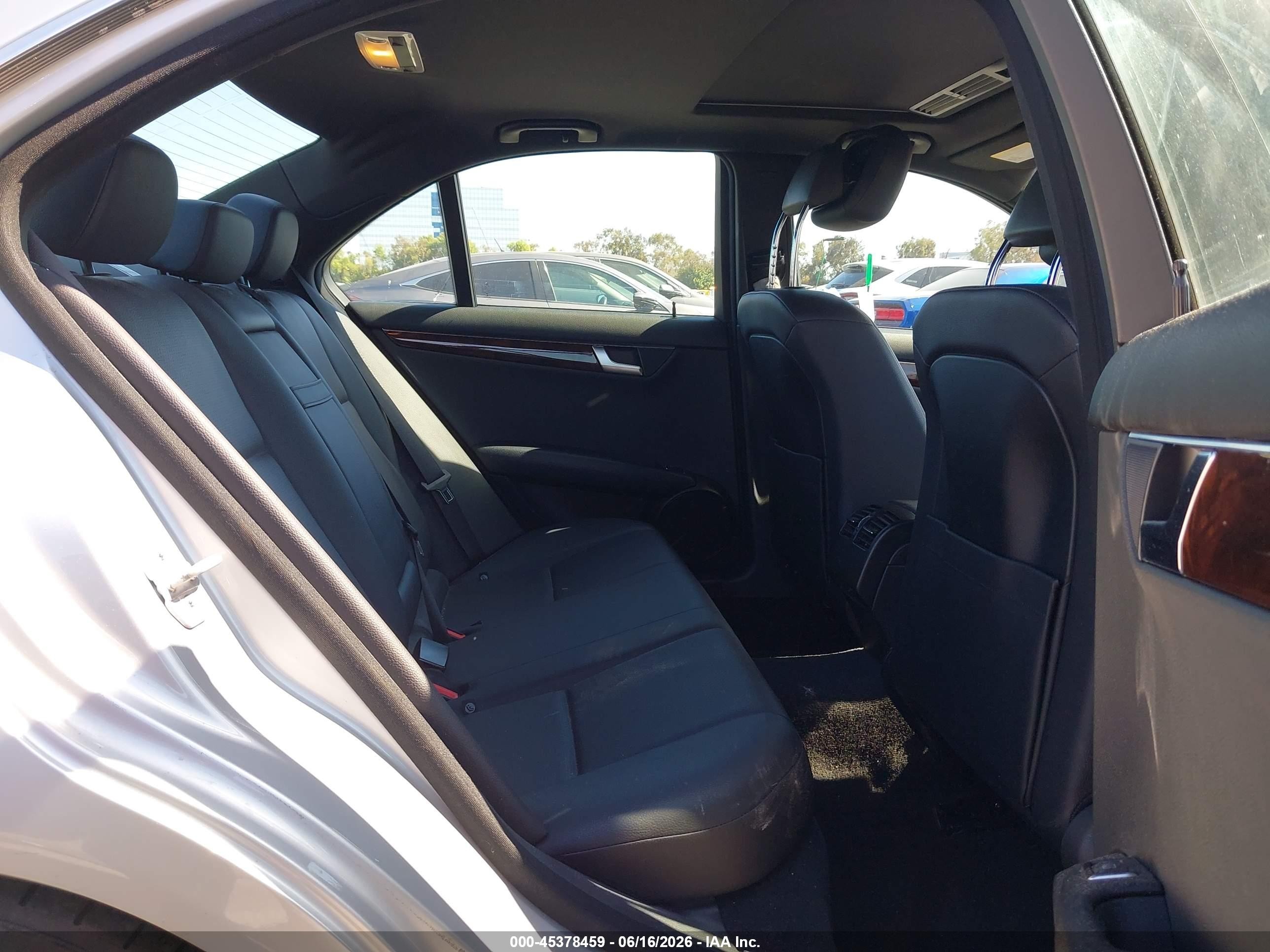 2014 Mercedes-benz C 250 Sport Серебряный vin: WDDGF4HB2EA960938