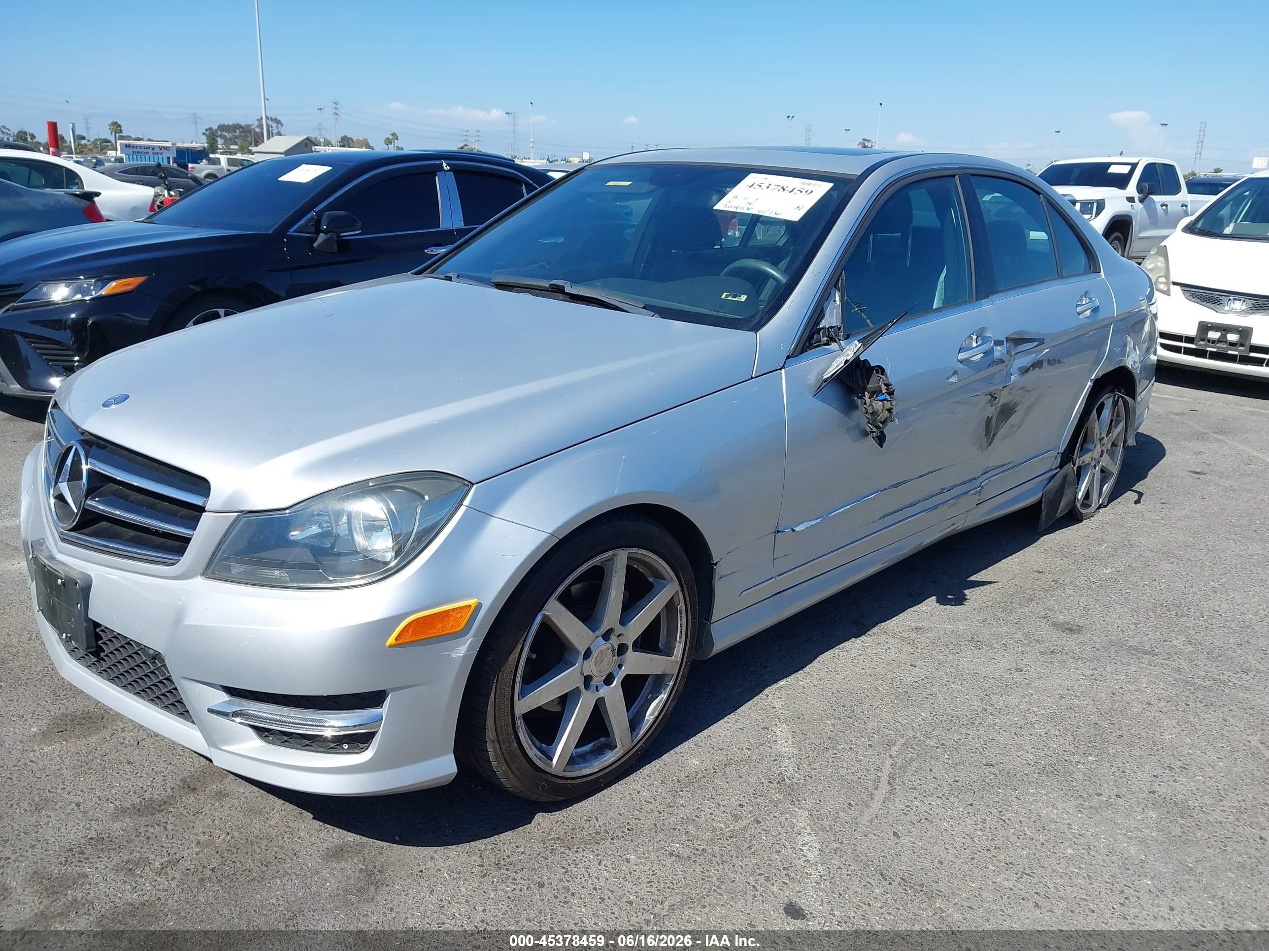 2014 Mercedes-benz C 250 Sport Серебряный vin: WDDGF4HB2EA960938