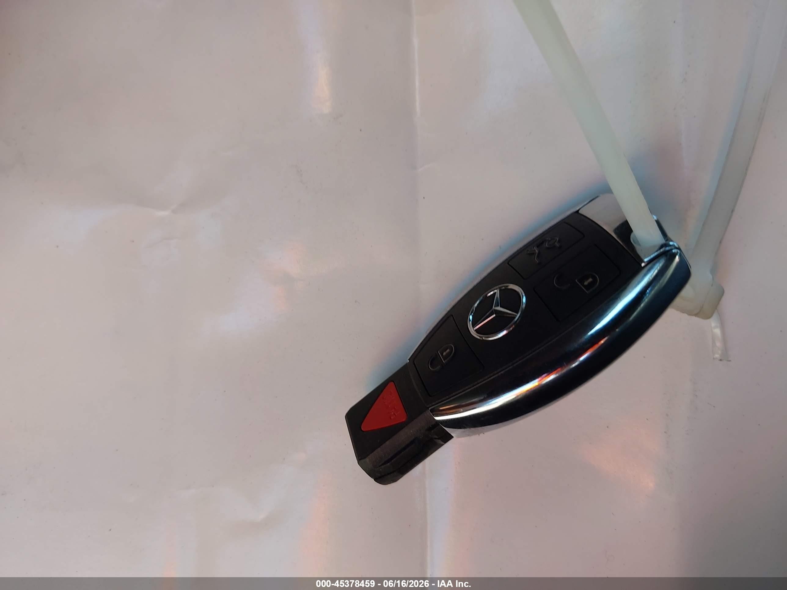 2014 Mercedes-benz C 250 Sport Серебряный vin: WDDGF4HB2EA960938