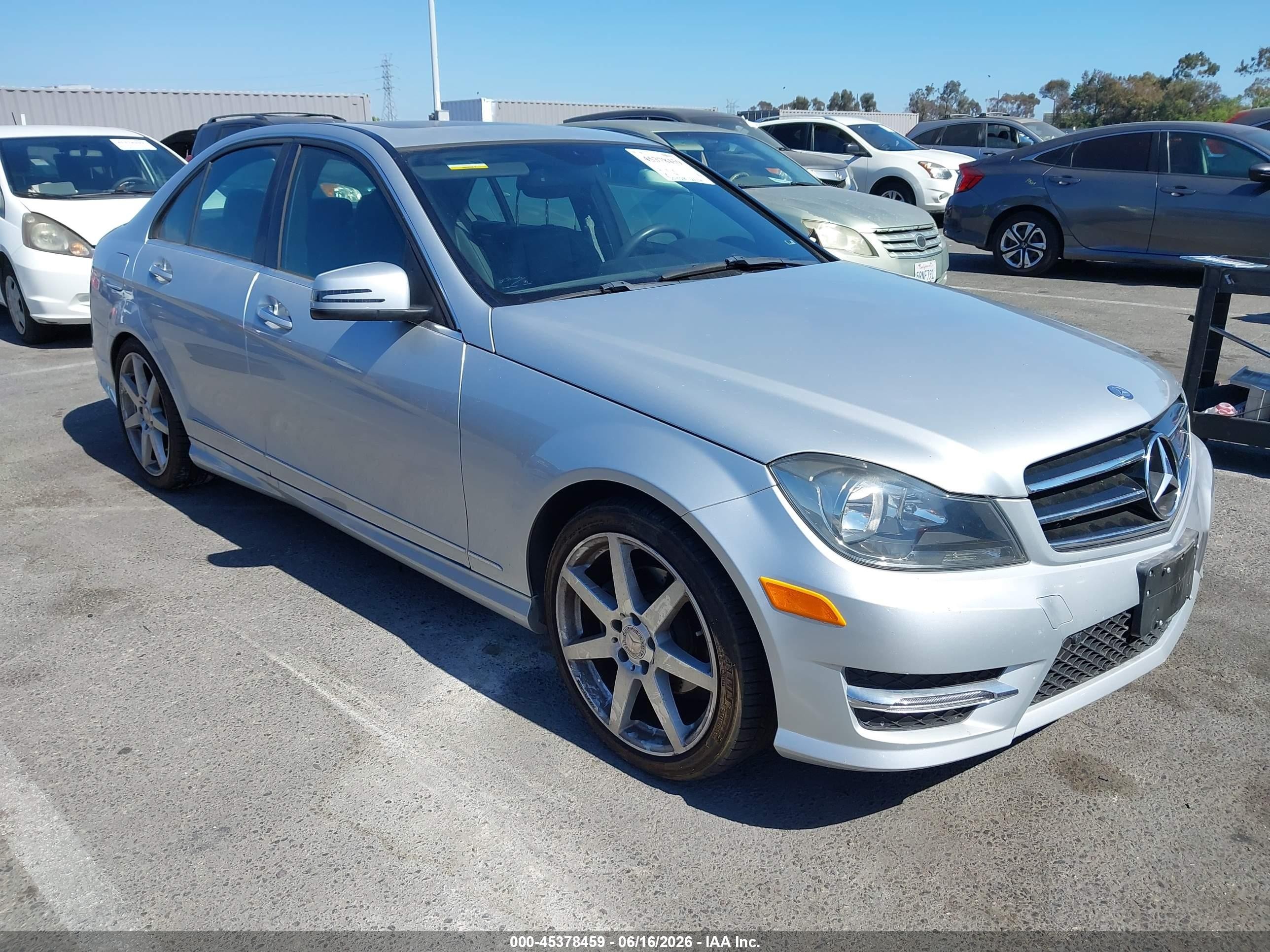2014 Mercedes-benz C 250 Sport Серебряный vin: WDDGF4HB2EA960938