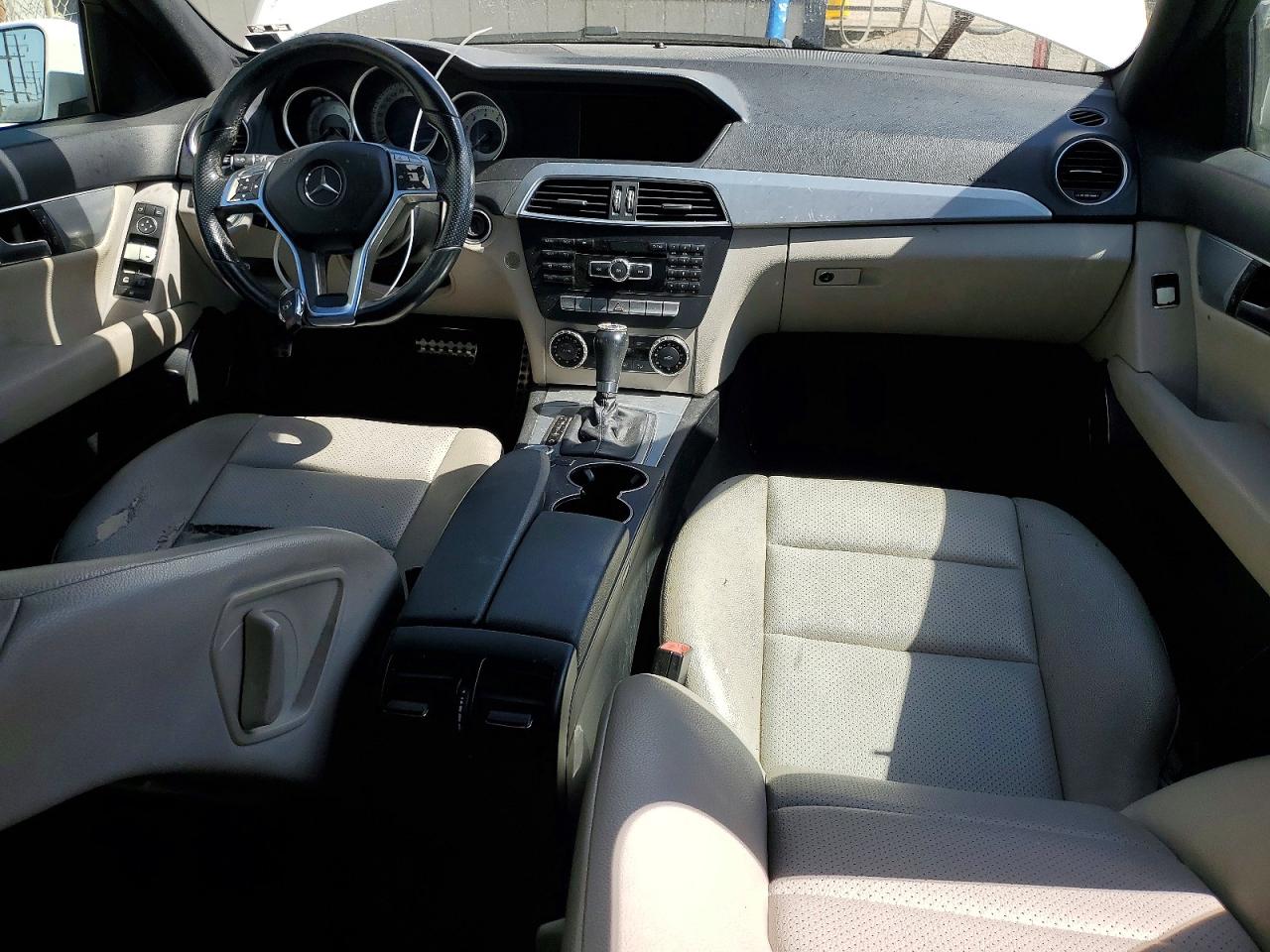 2014 Mercedes-benz C 250 White vin: WDDGF4HB2EA965606