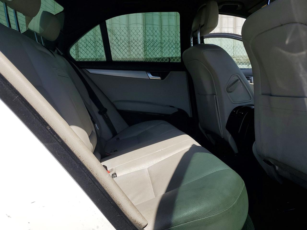 2014 Mercedes-benz C 250 White vin: WDDGF4HB2EA965606