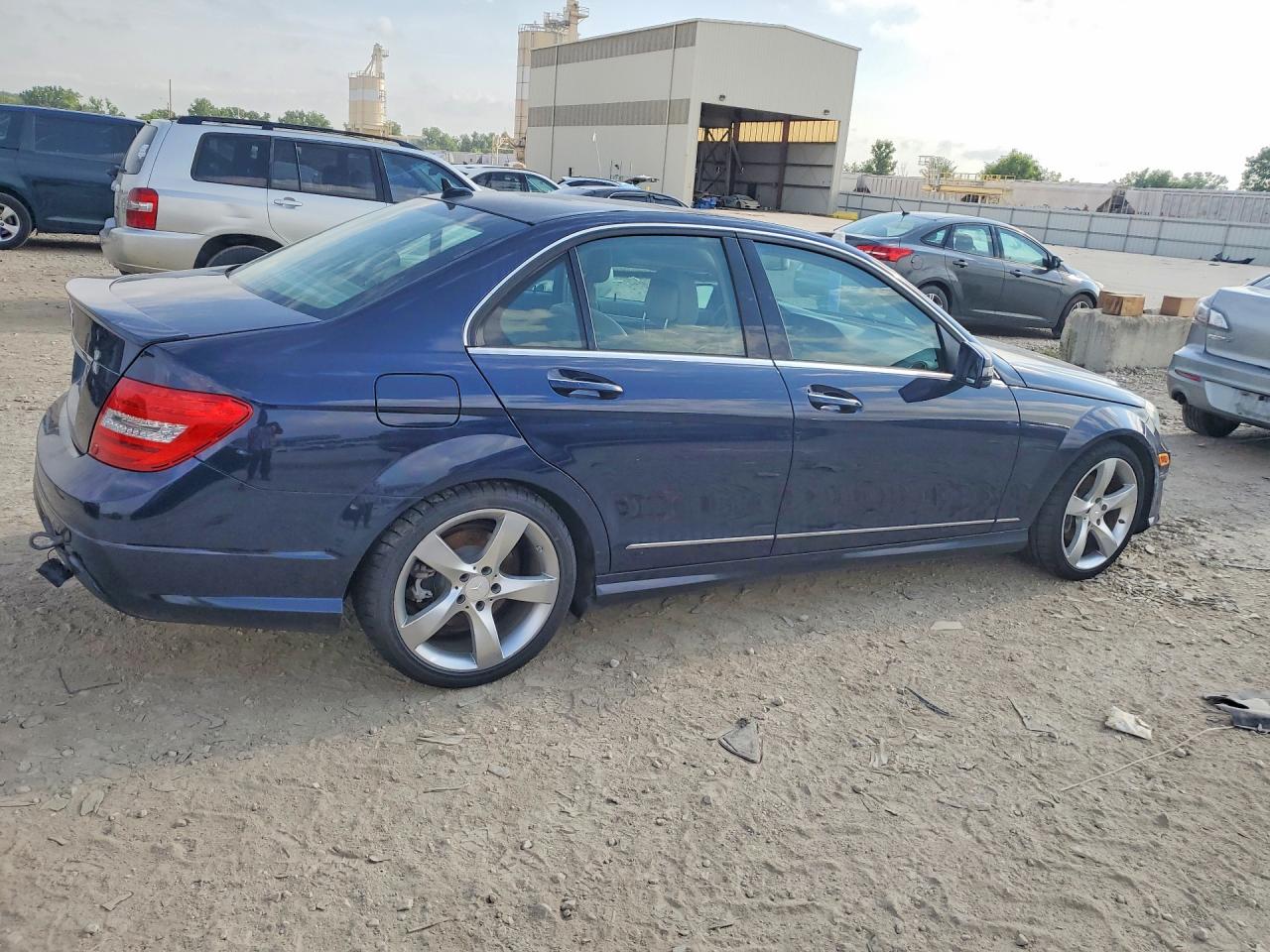2014 Mercedes-benz C 250 Blue vin: WDDGF4HB2EA967517