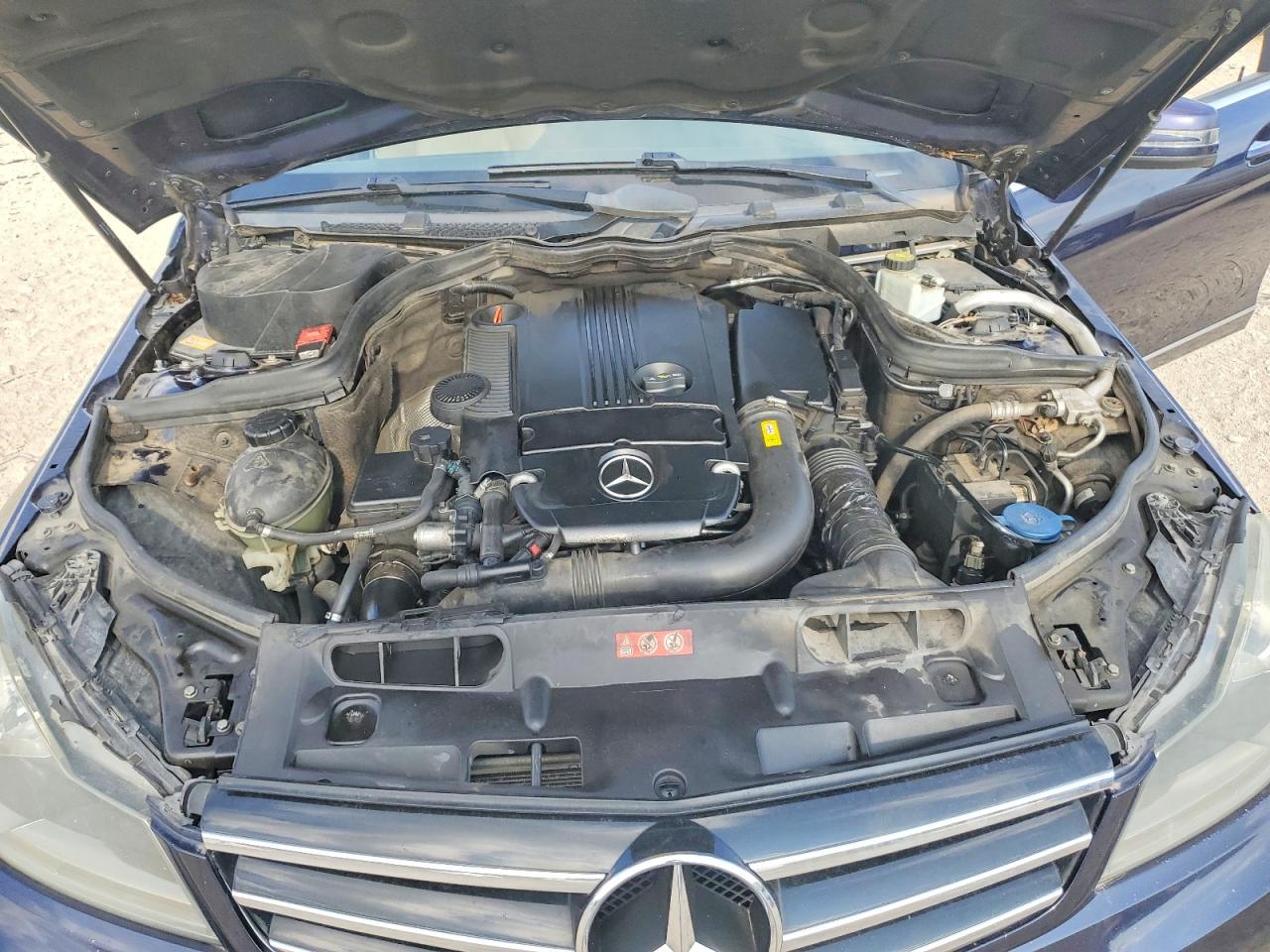 2014 Mercedes-benz C 250 Blue vin: WDDGF4HB2EA967517