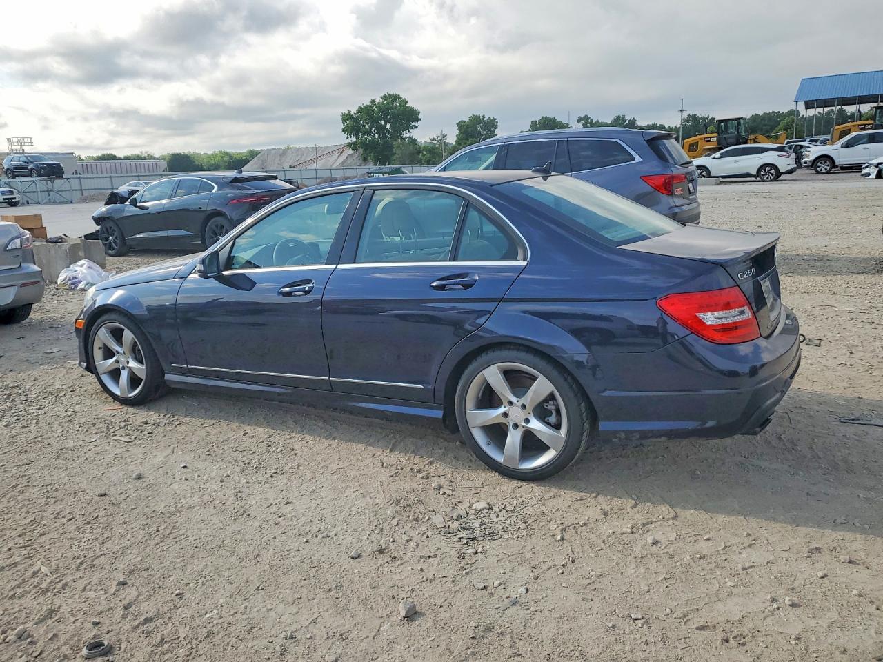 2014 Mercedes-benz C 250 Blue vin: WDDGF4HB2EA967517