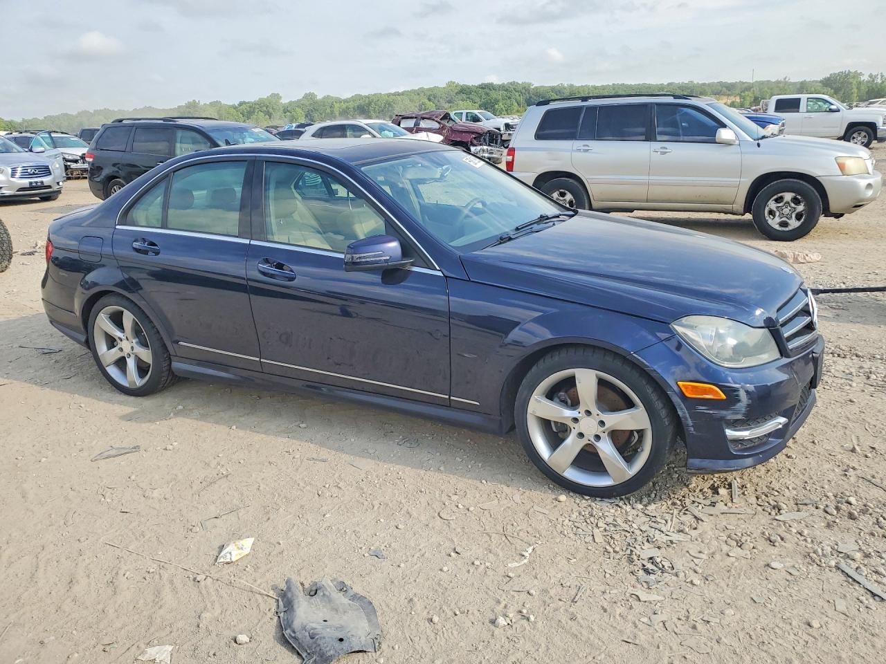 2014 Mercedes-benz C 250 Blue vin: WDDGF4HB2EA967517