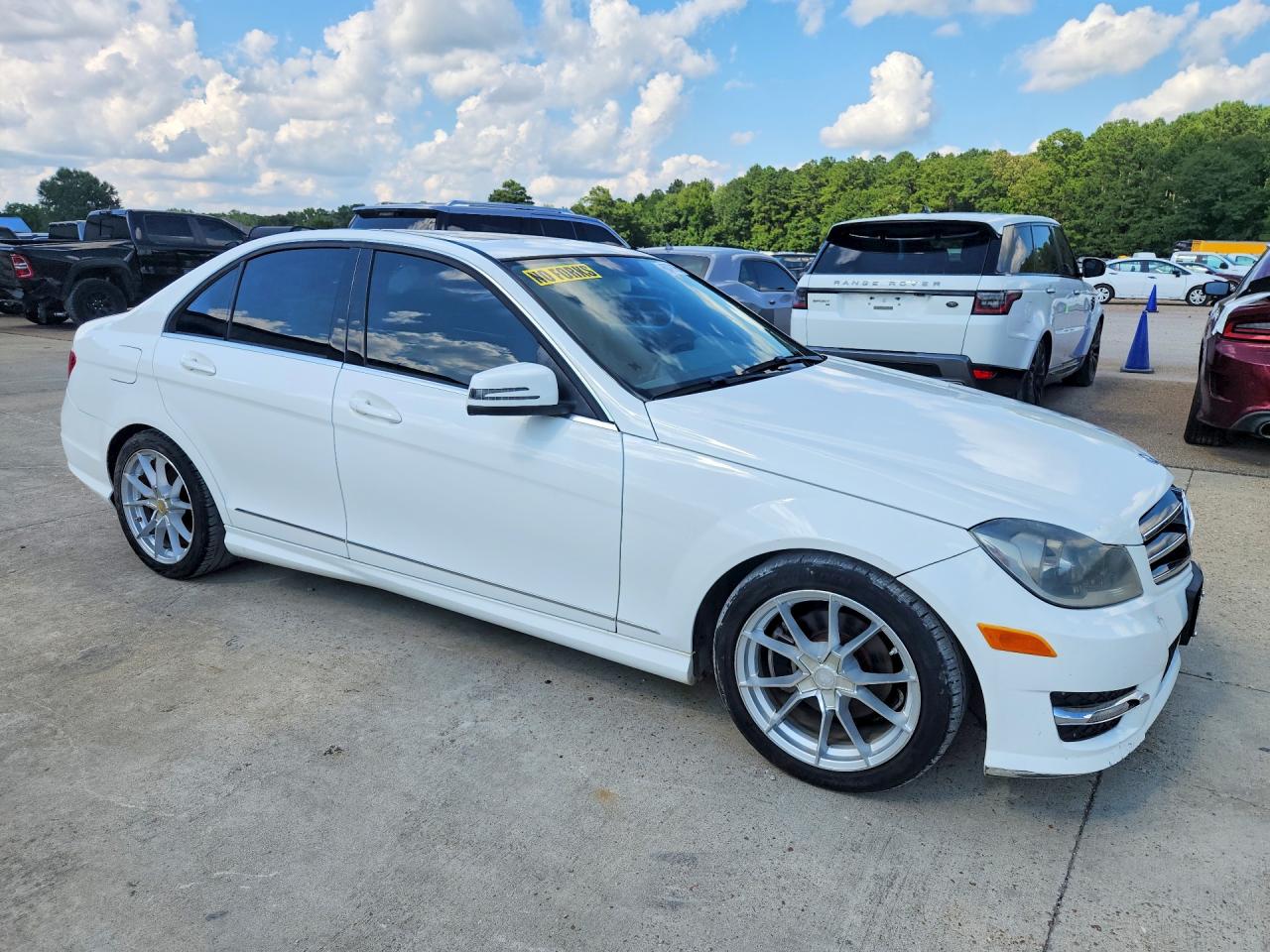 2014 Mercedes-benz C 250 Белый vin: WDDGF4HB2EG192522