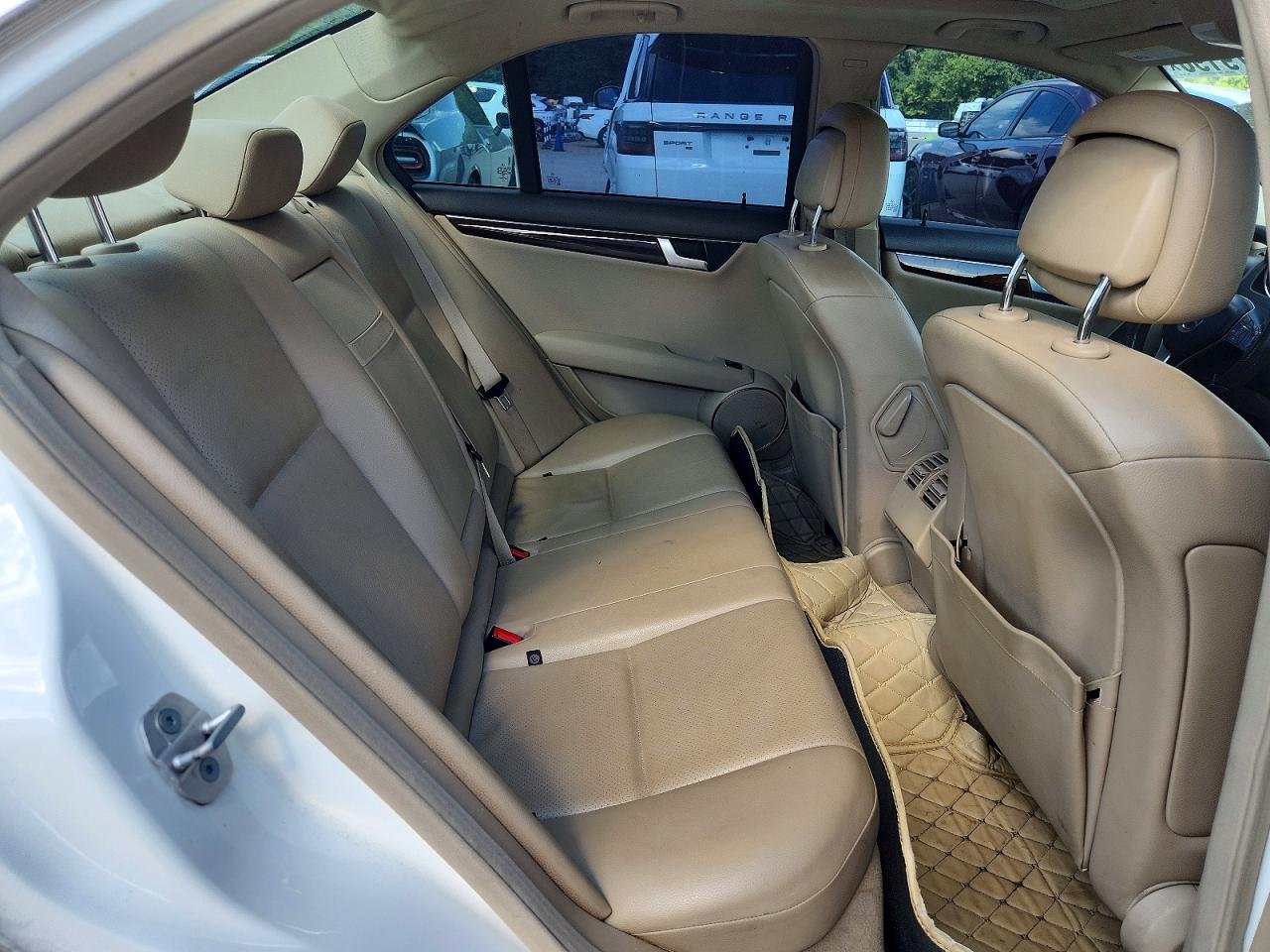 2014 Mercedes-benz C 250 Белый vin: WDDGF4HB2EG192522