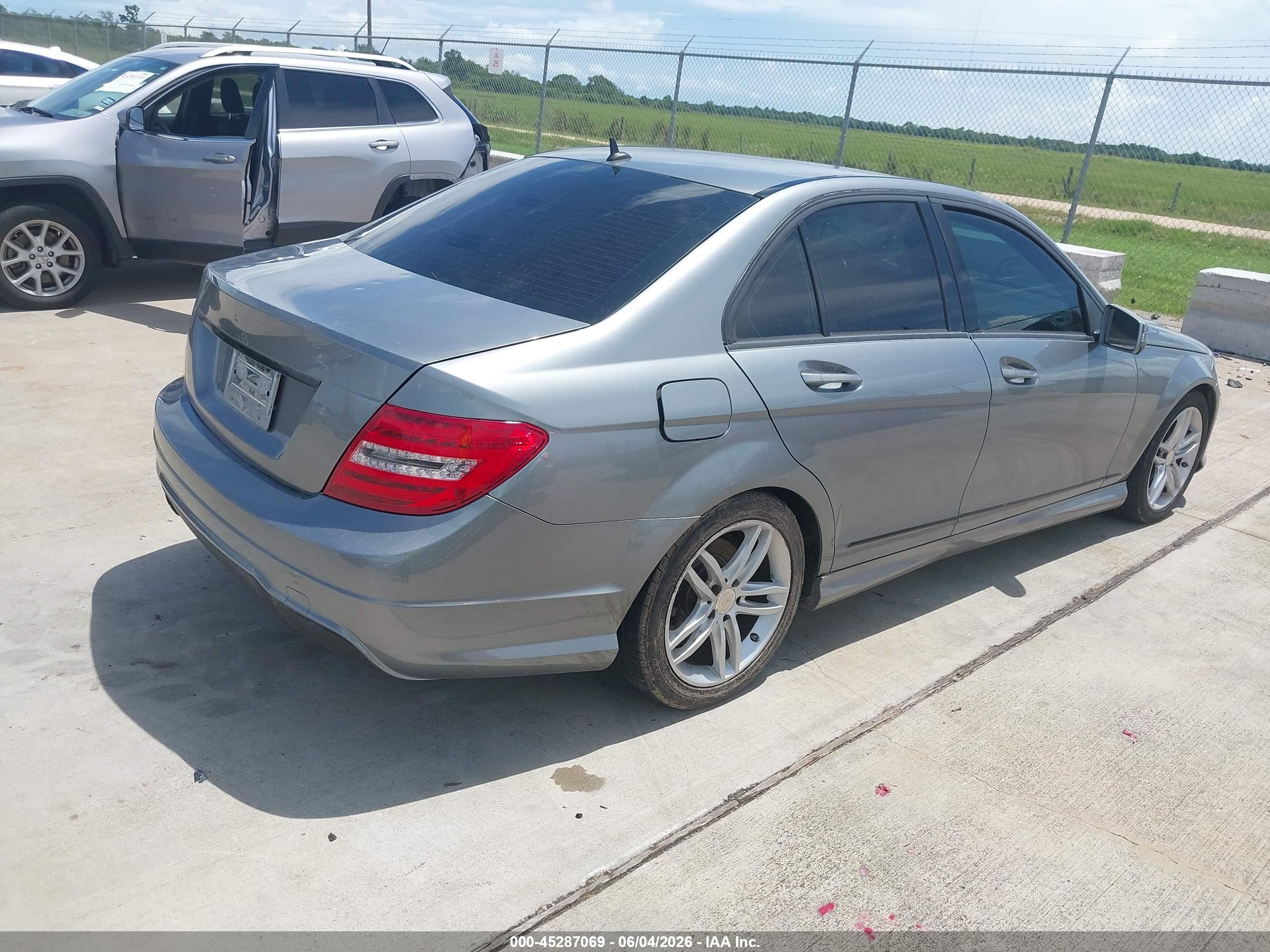 2014 Mercedes-benz C 250   Gray vin: WDDGF4HB2EG210338