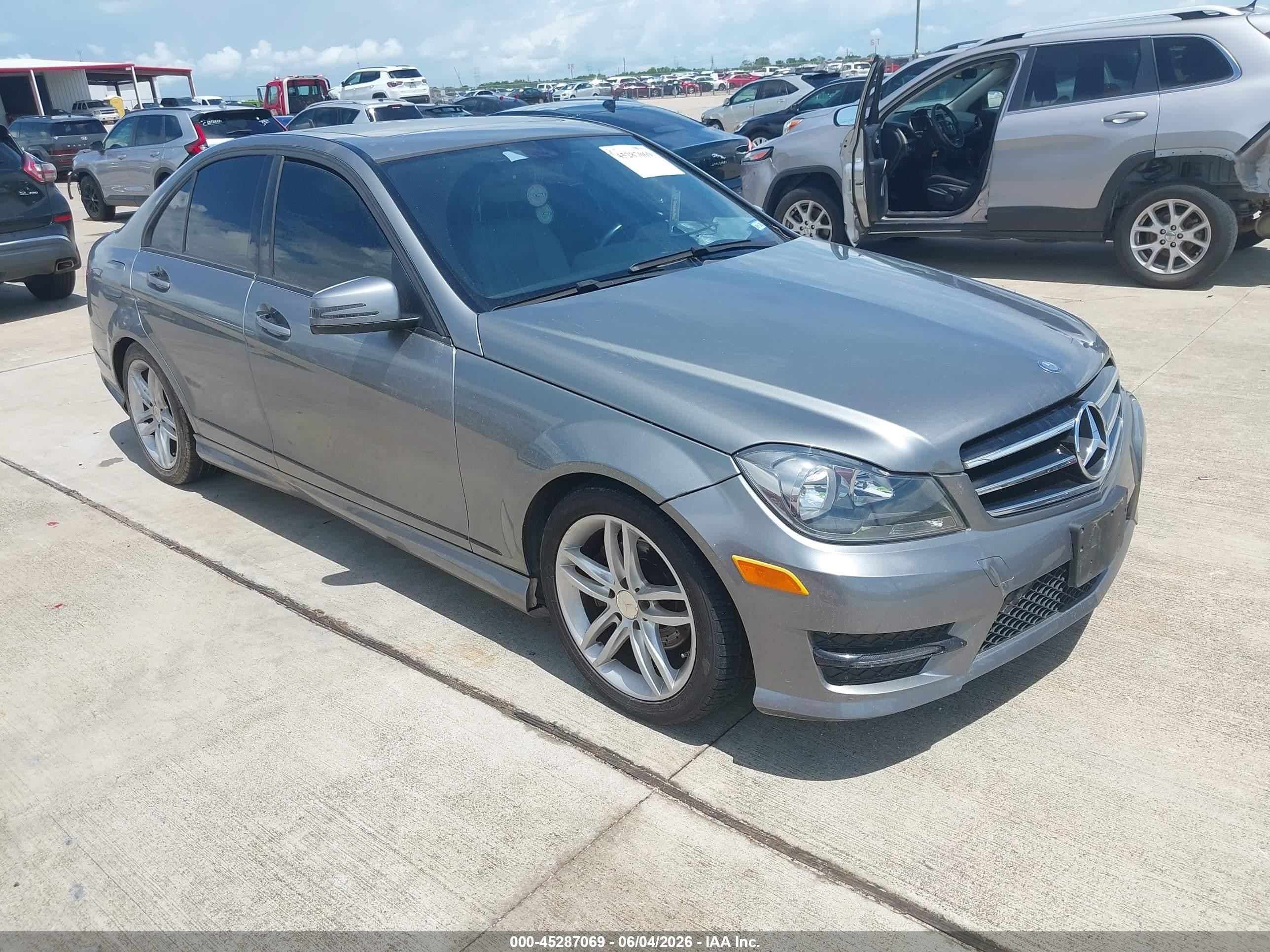2014 Mercedes-benz C 250   Gray vin: WDDGF4HB2EG210338