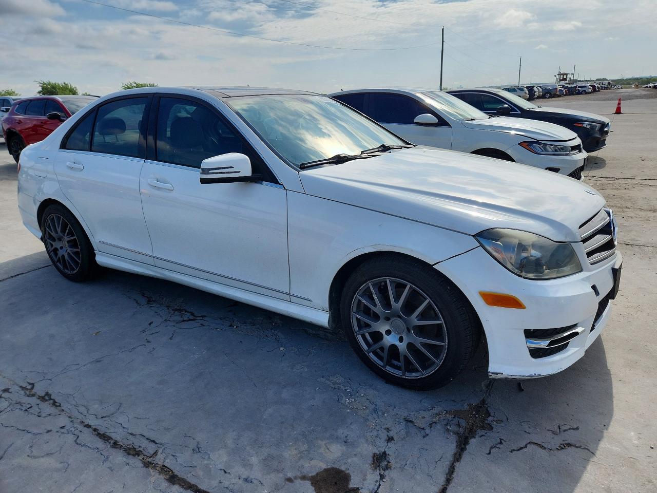 2014 Mercedes-benz C 250 White vin: WDDGF4HB2EG210985