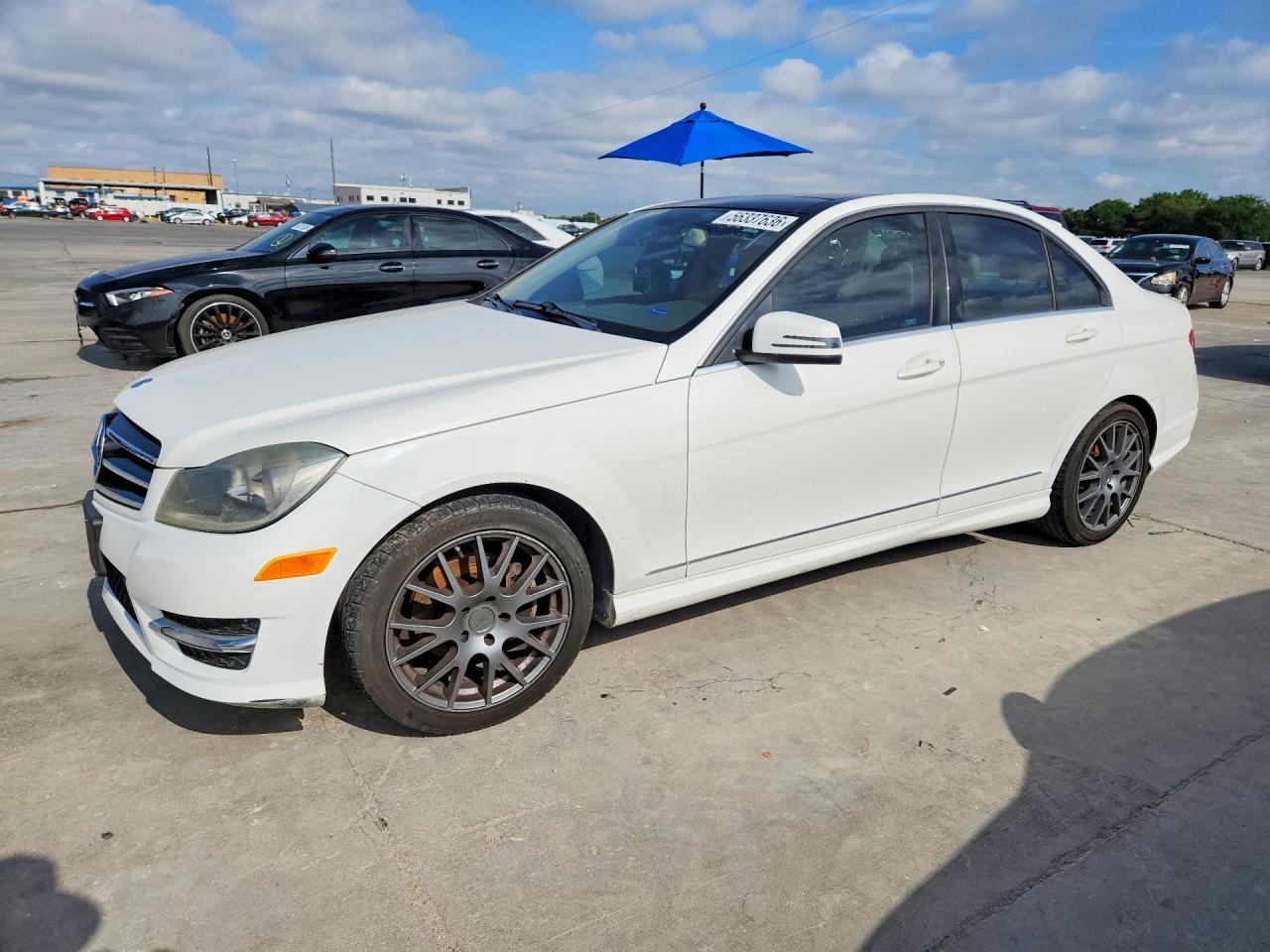 2014 Mercedes-benz C 250 Белый vin: WDDGF4HB2EG210985