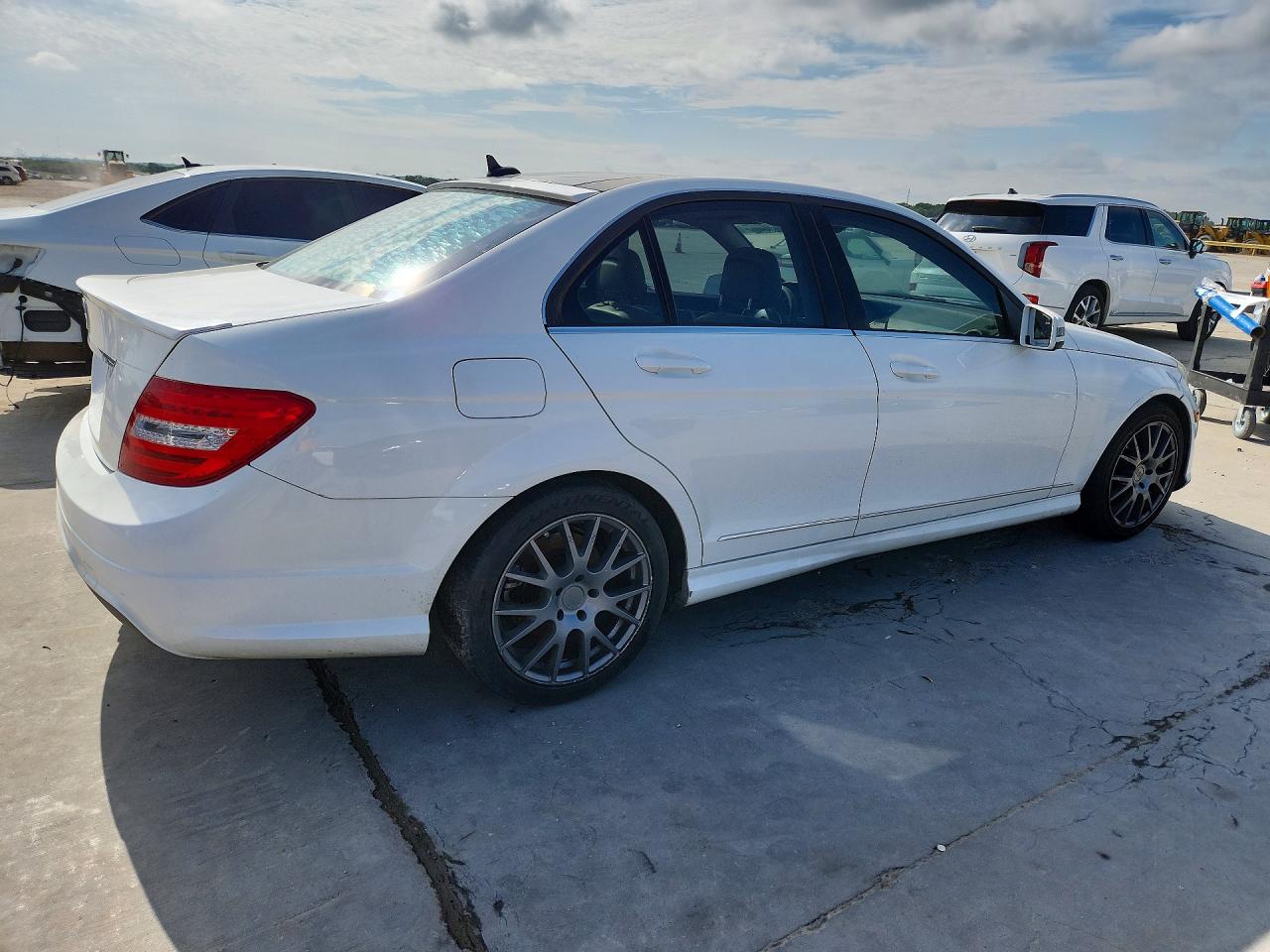2014 Mercedes-benz C 250 White vin: WDDGF4HB2EG210985