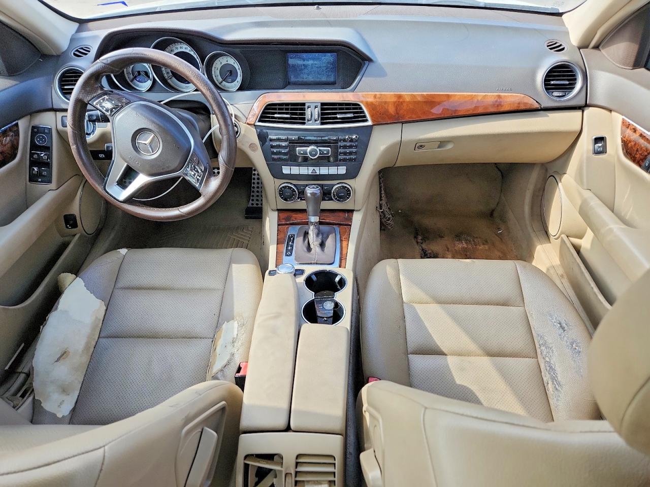 2014 Mercedes-benz C 250 White vin: WDDGF4HB2EG210985