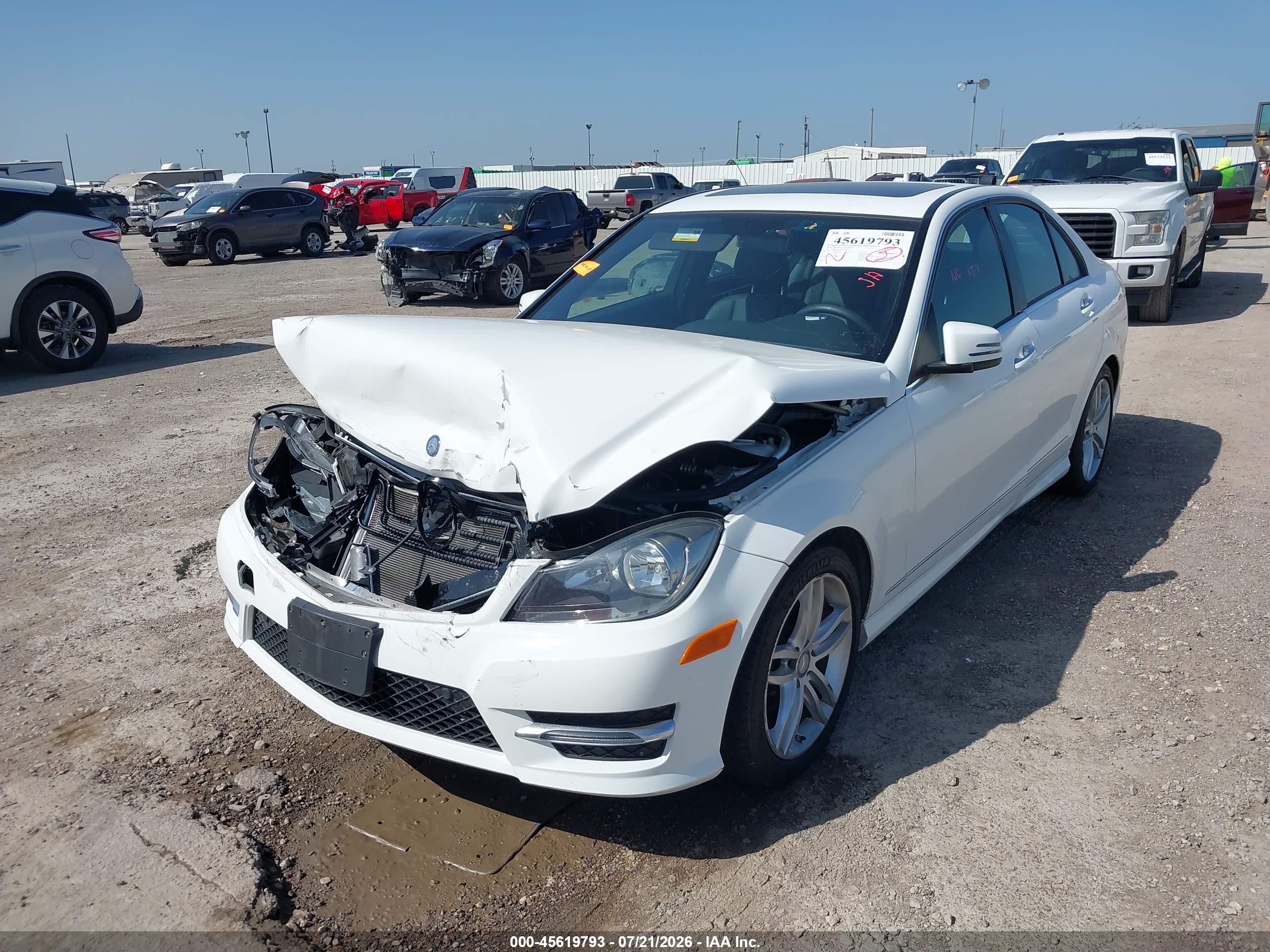 2014 Mercedes-benz C 250 Sport White vin: WDDGF4HB2EG231321