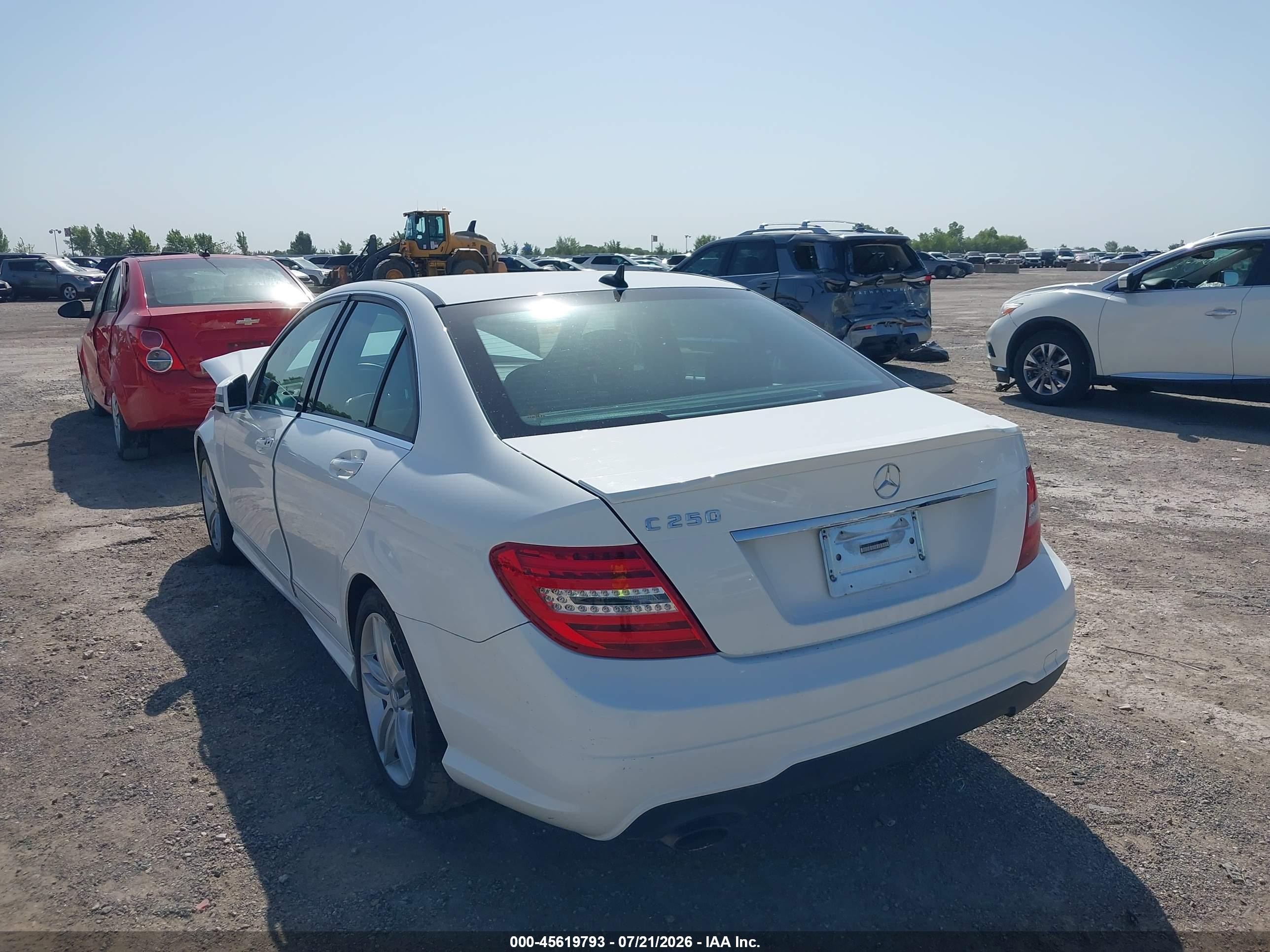 2014 Mercedes-benz C 250 Sport White vin: WDDGF4HB2EG231321