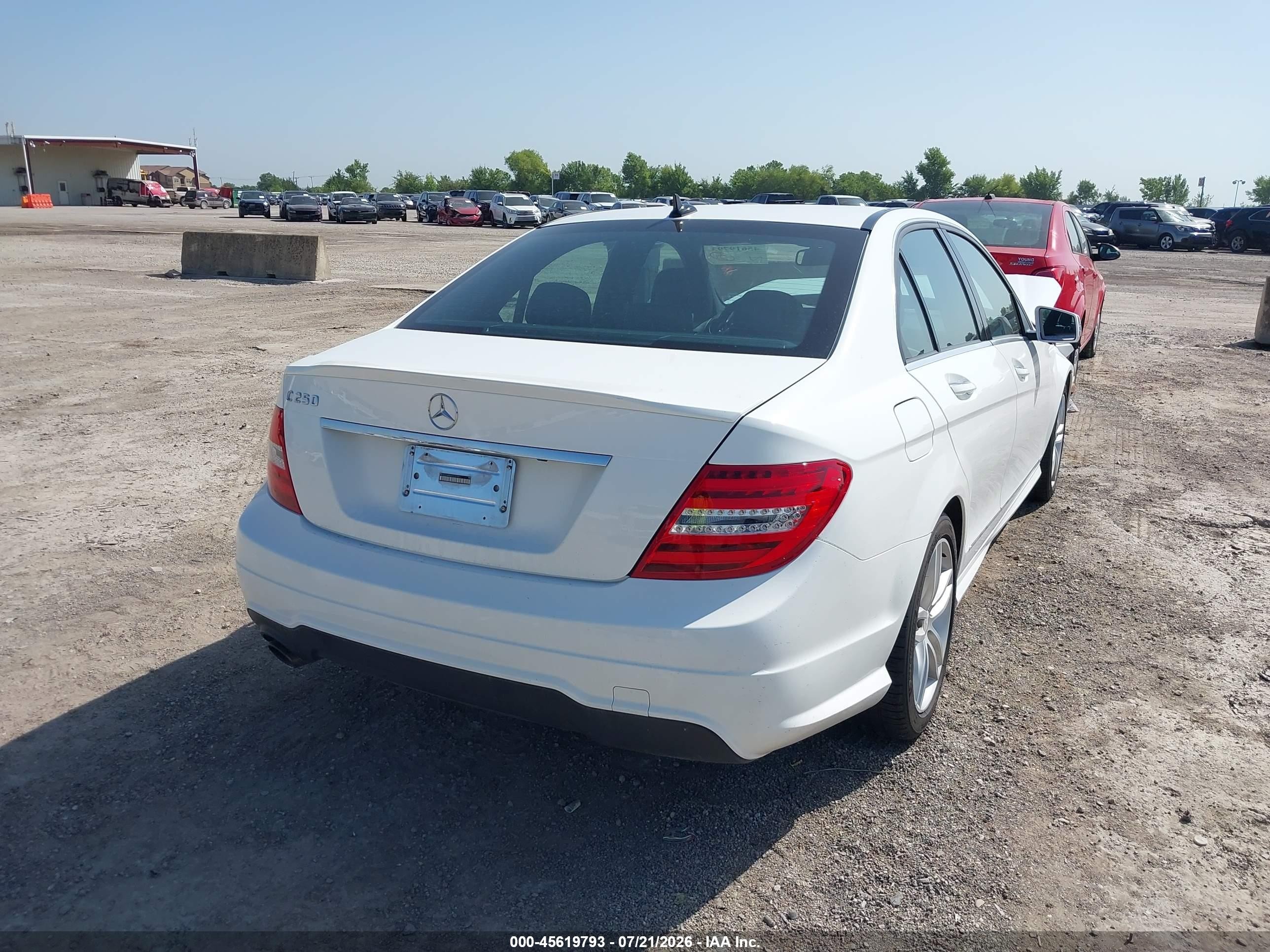 2014 Mercedes-benz C 250 Sport White vin: WDDGF4HB2EG231321