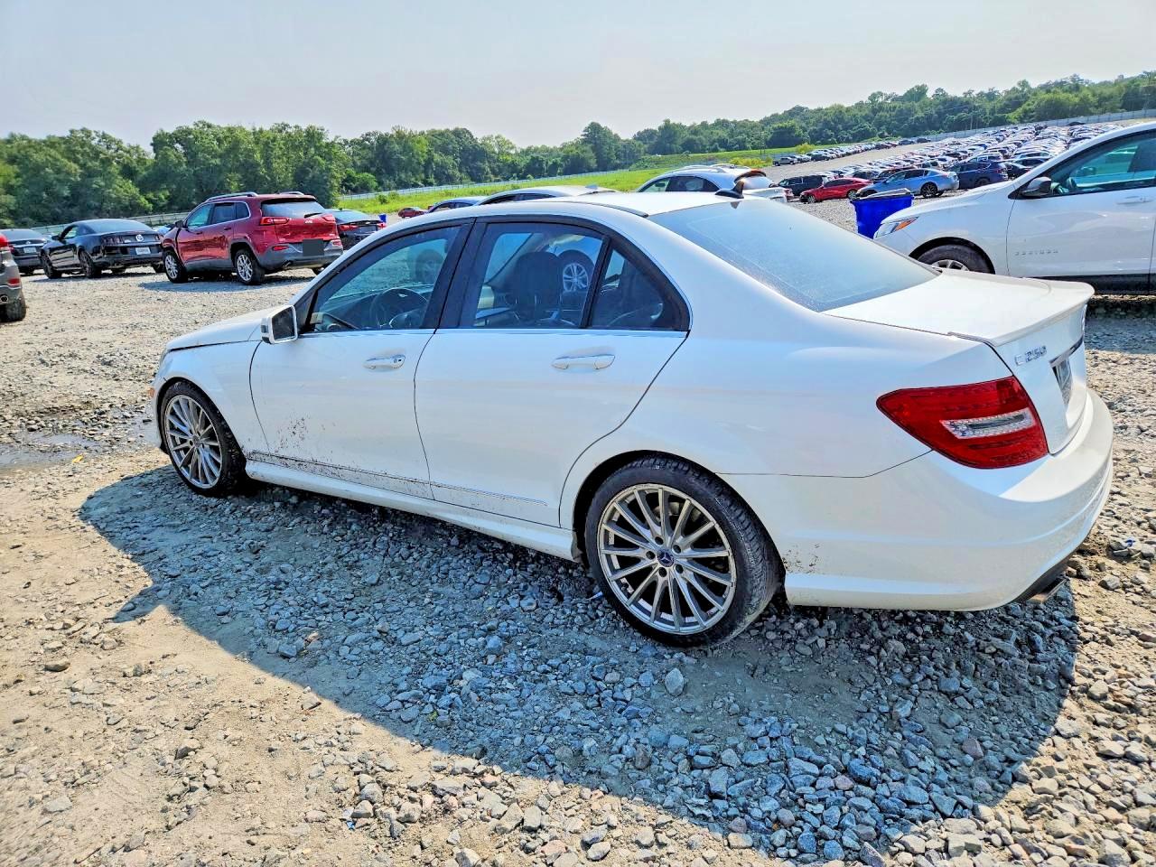 2014 Mercedes-benz C 250 White vin: WDDGF4HB2ER302747