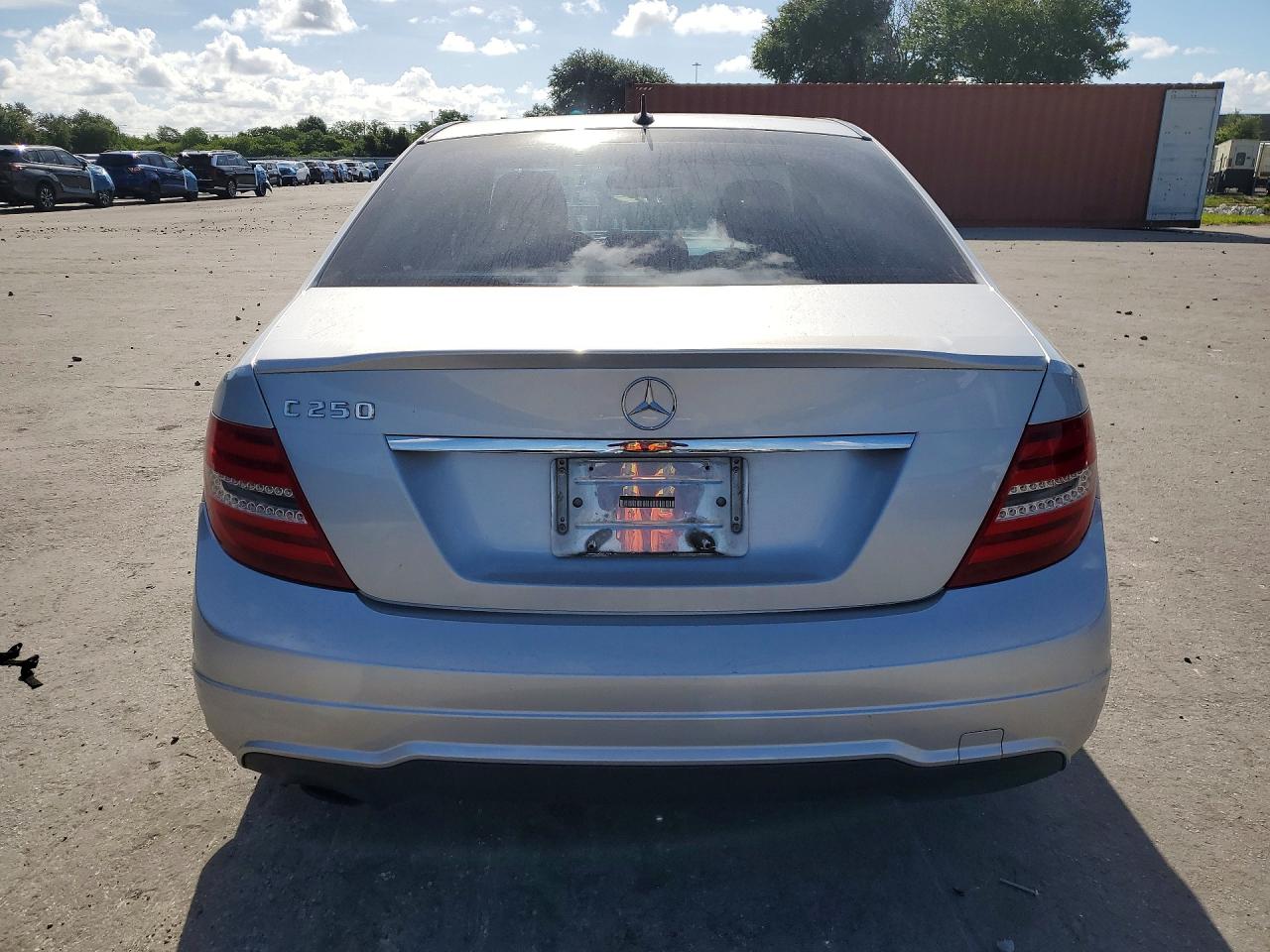 2014 Mercedes-benz C 250 Серебряный vin: WDDGF4HB2ER304630