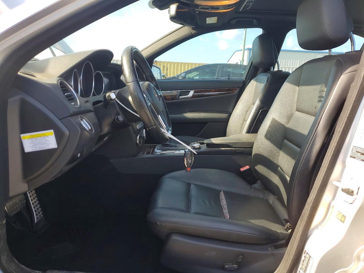 2014 Mercedes-benz C 250 Серебряный vin: WDDGF4HB2ER304630
