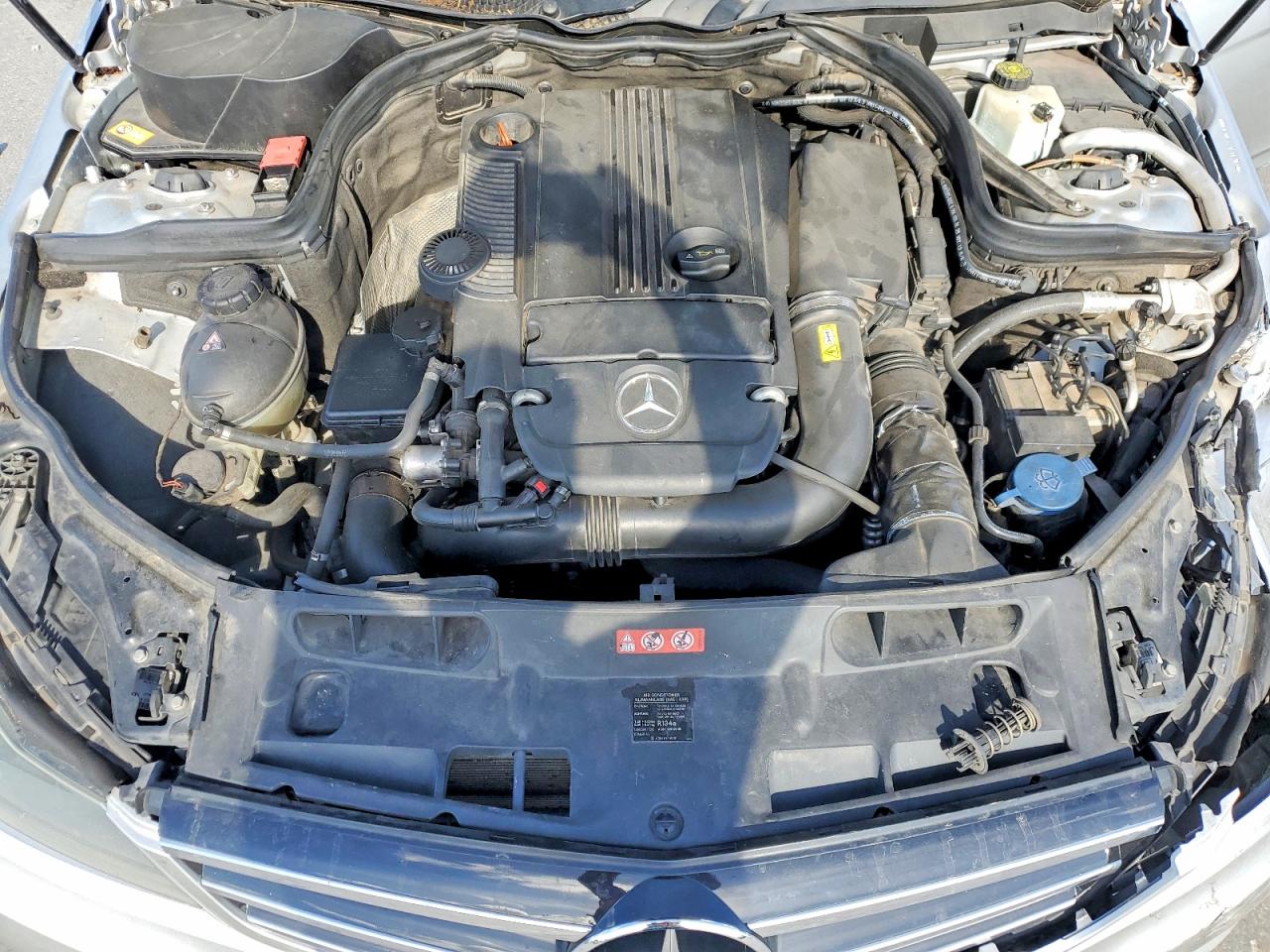 2014 Mercedes-benz C 250 Серебряный vin: WDDGF4HB2ER304630