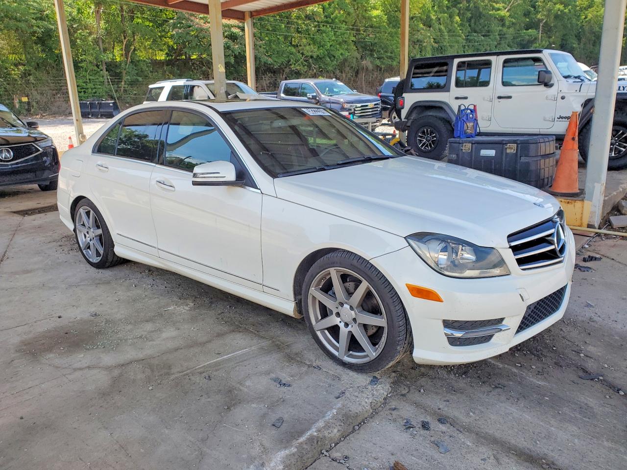 2014 Mercedes-benz C 250 White vin: WDDGF4HB2ER309293