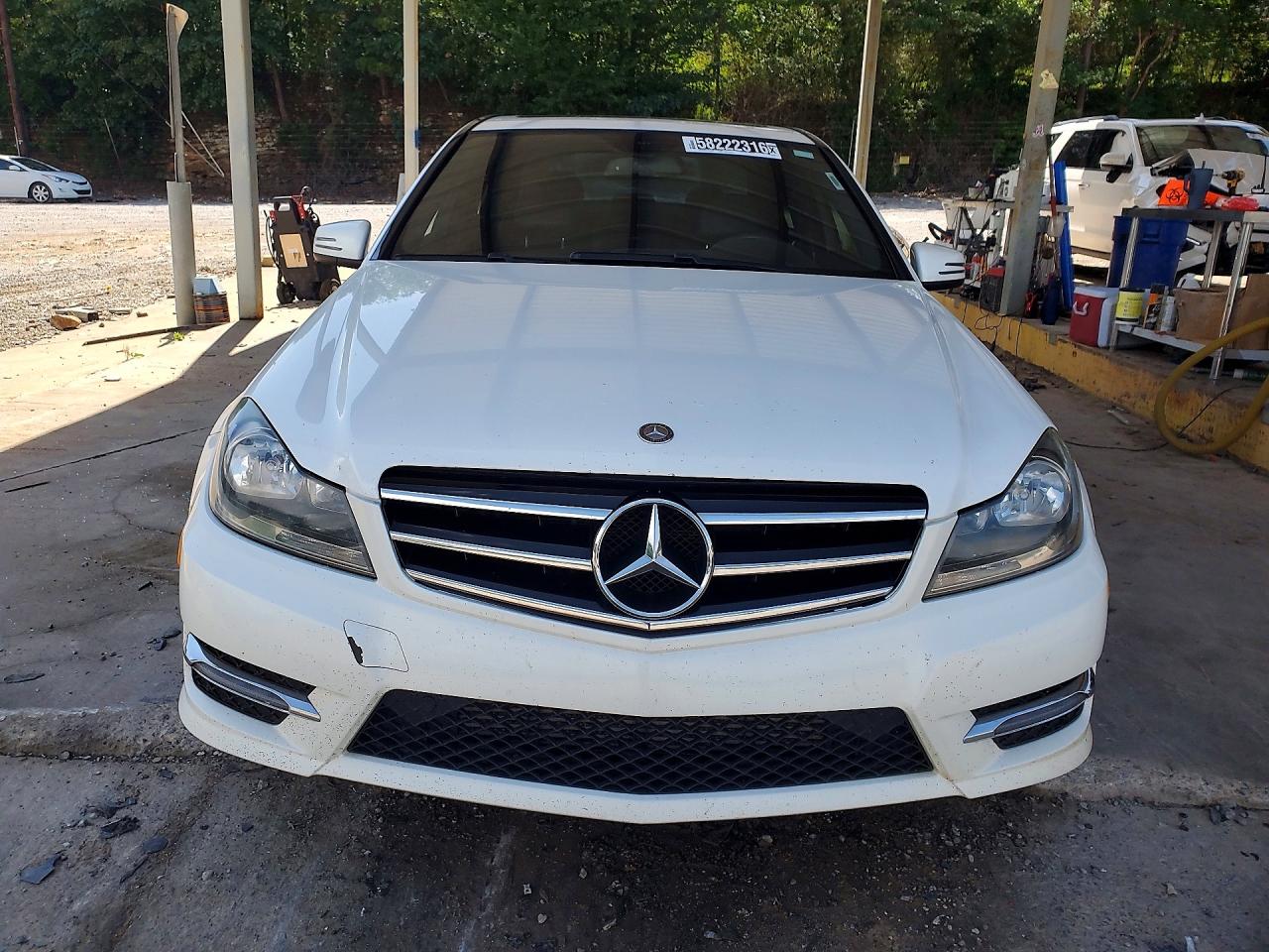 2014 Mercedes-benz C 250 White vin: WDDGF4HB2ER309293